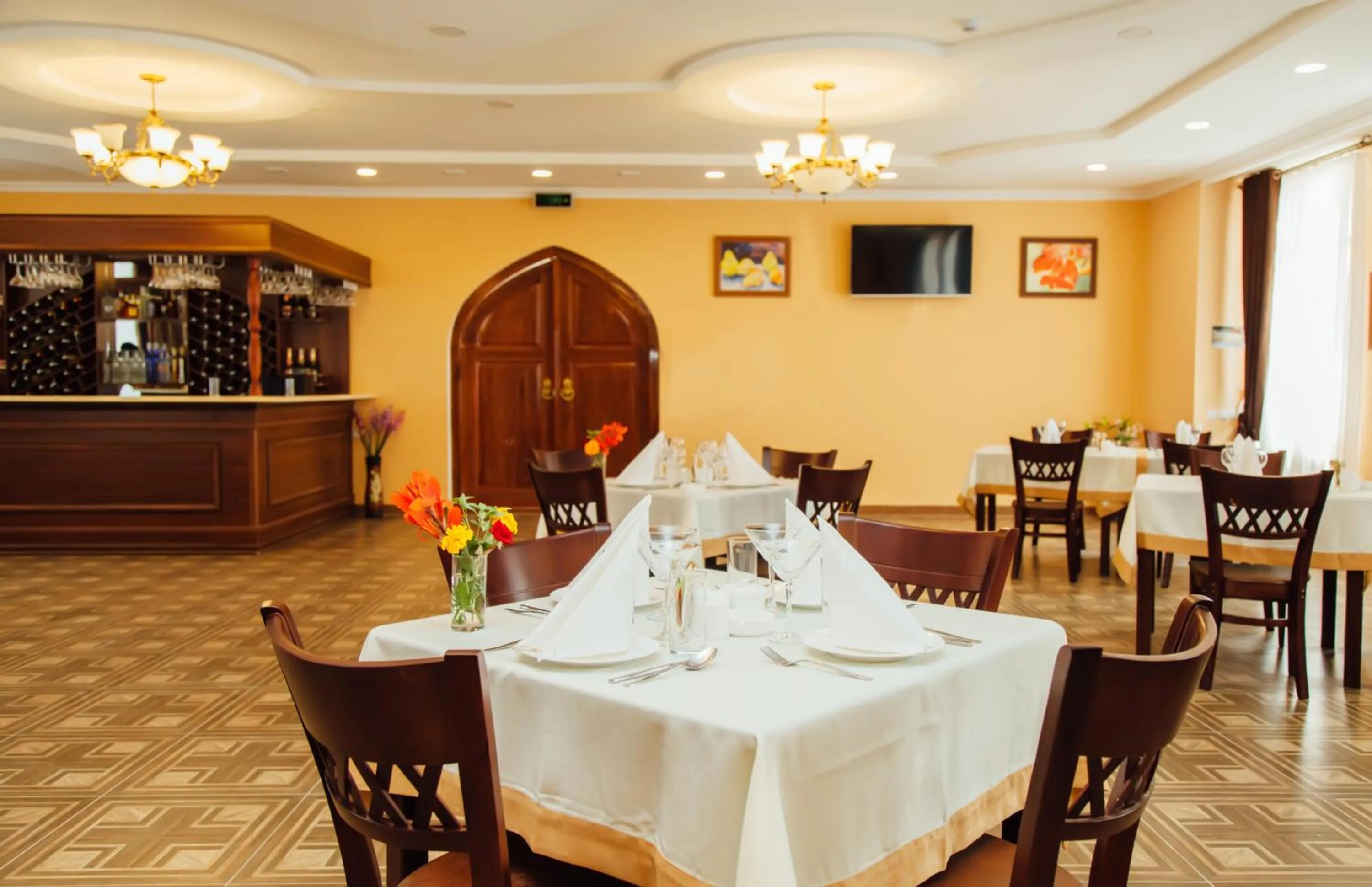Restaurant/places to eat in Bek Khiva Hotel
