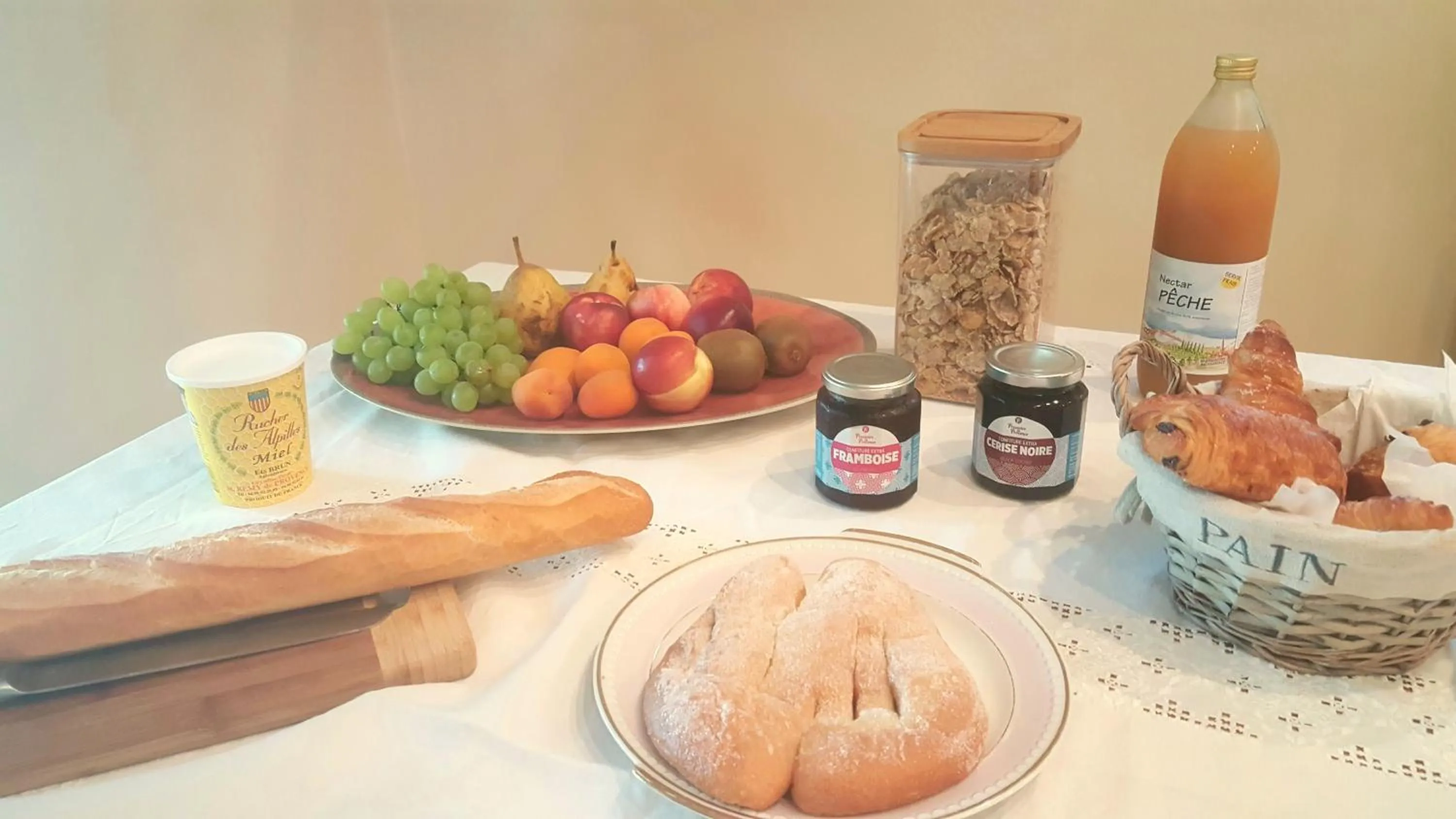 Continental breakfast in Mas des Prevots B&B