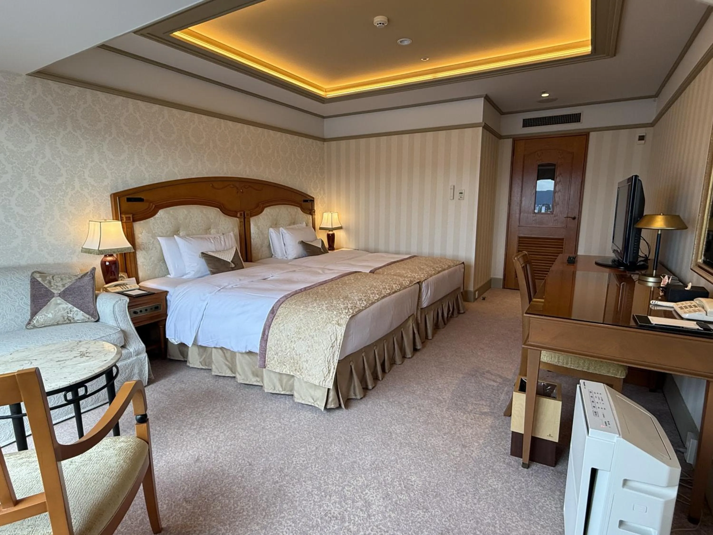 Photo of the whole room, Bed in Hotel Nikko Princess Kyoto