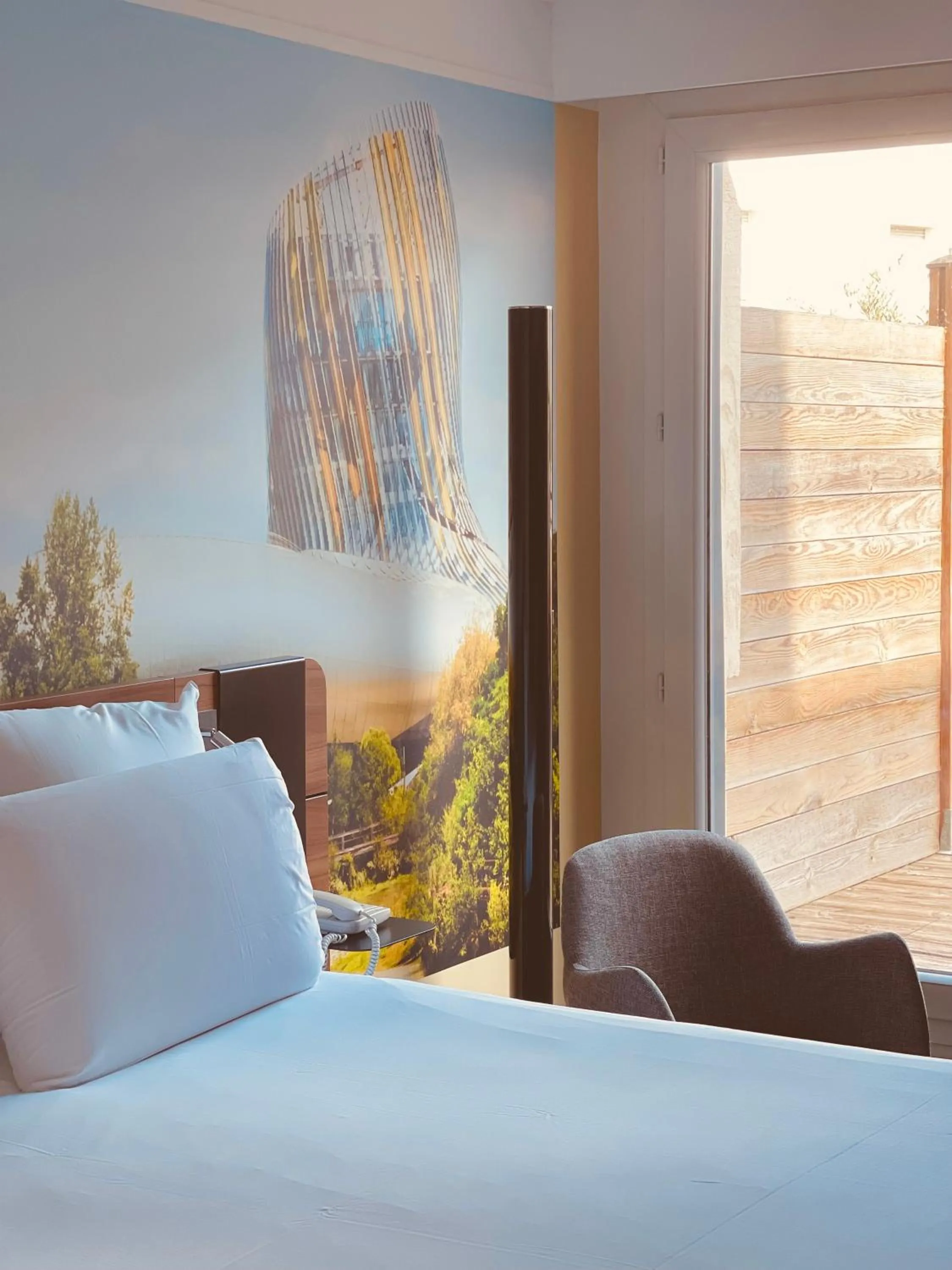 Bedroom, Bed in Novotel Bordeaux Centre Gare Saint Jean