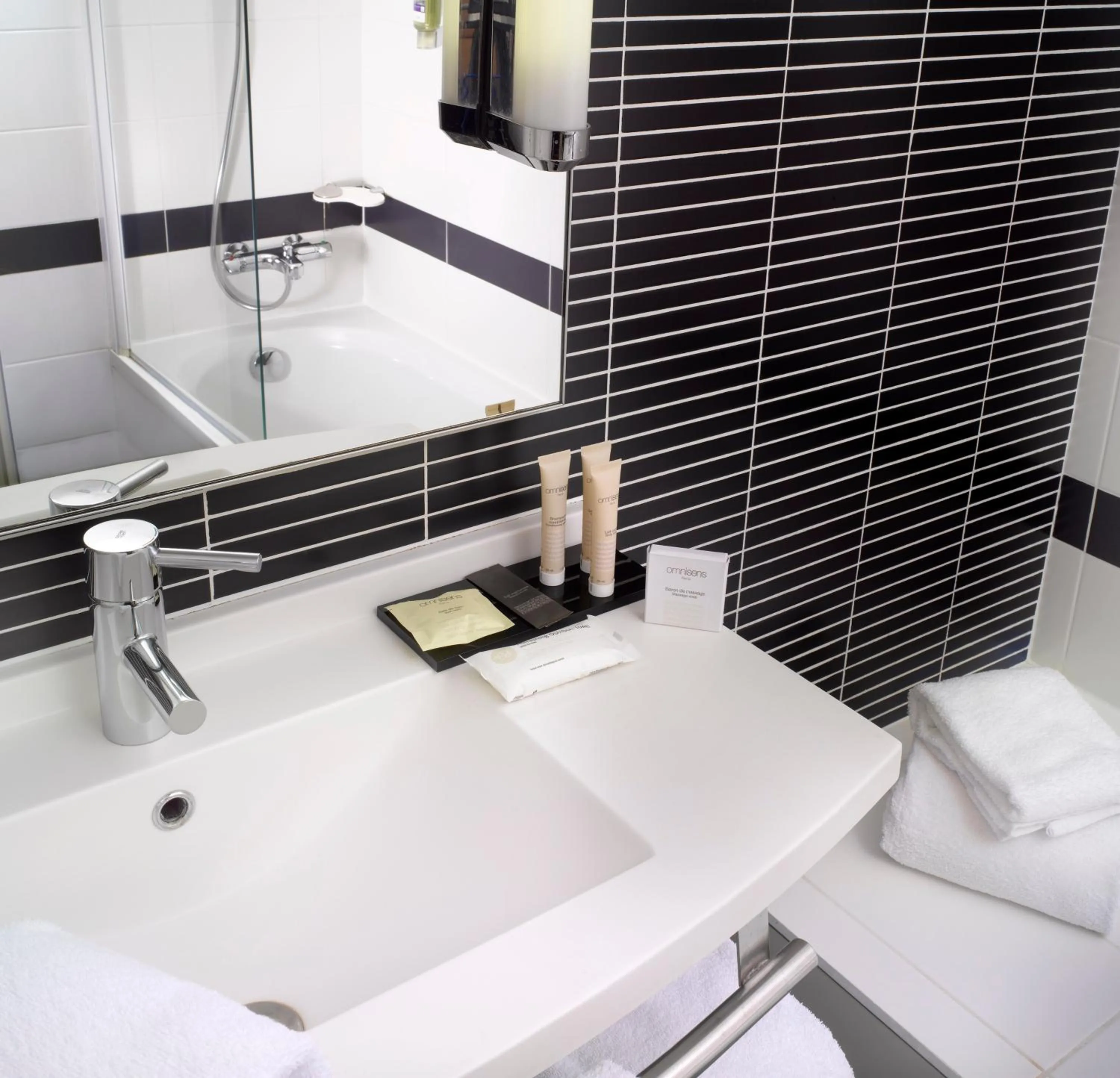 Bathroom in Novotel Bordeaux Centre Gare Saint Jean