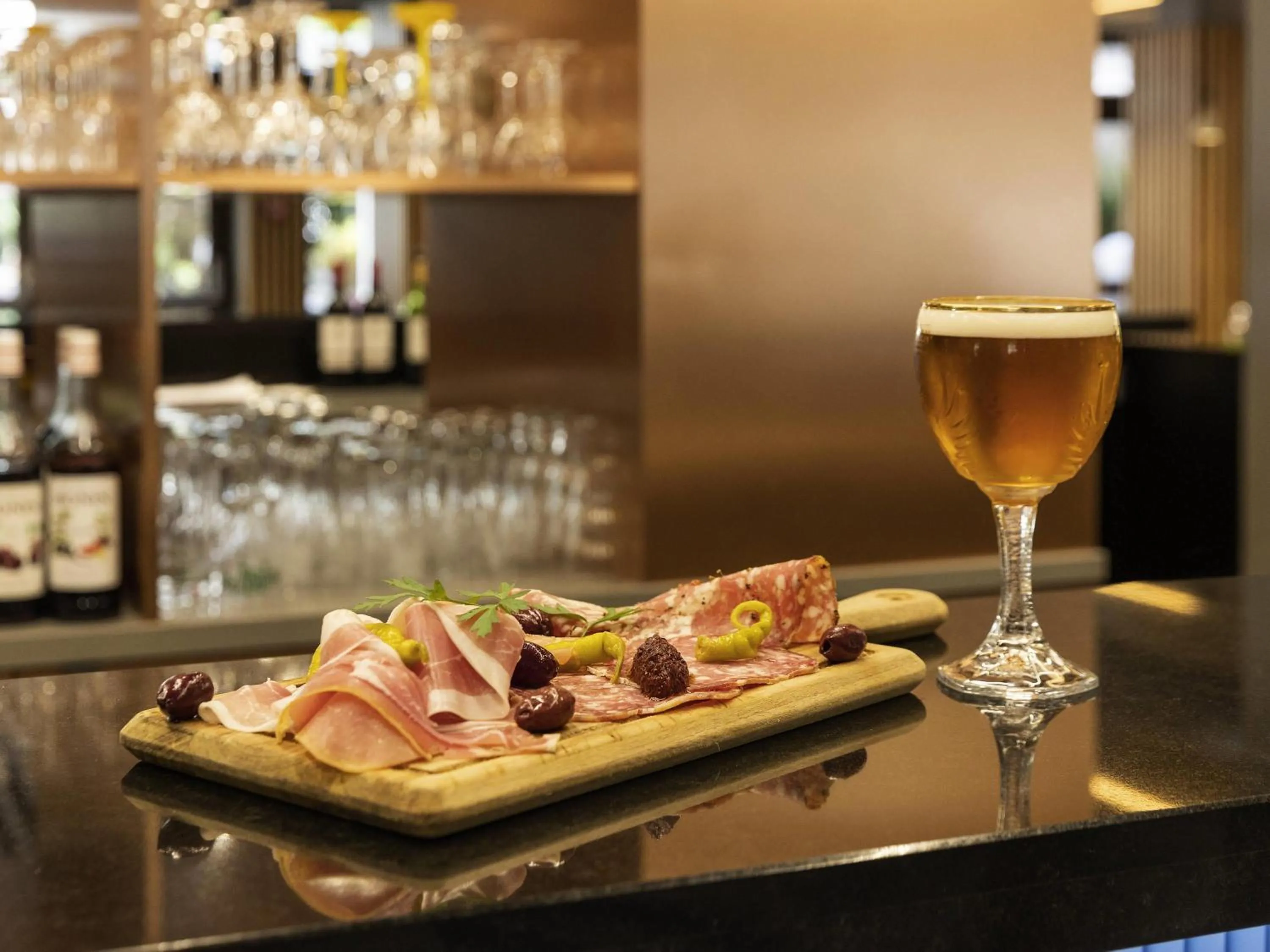 Restaurant/places to eat in Novotel Bordeaux Centre Gare Saint Jean