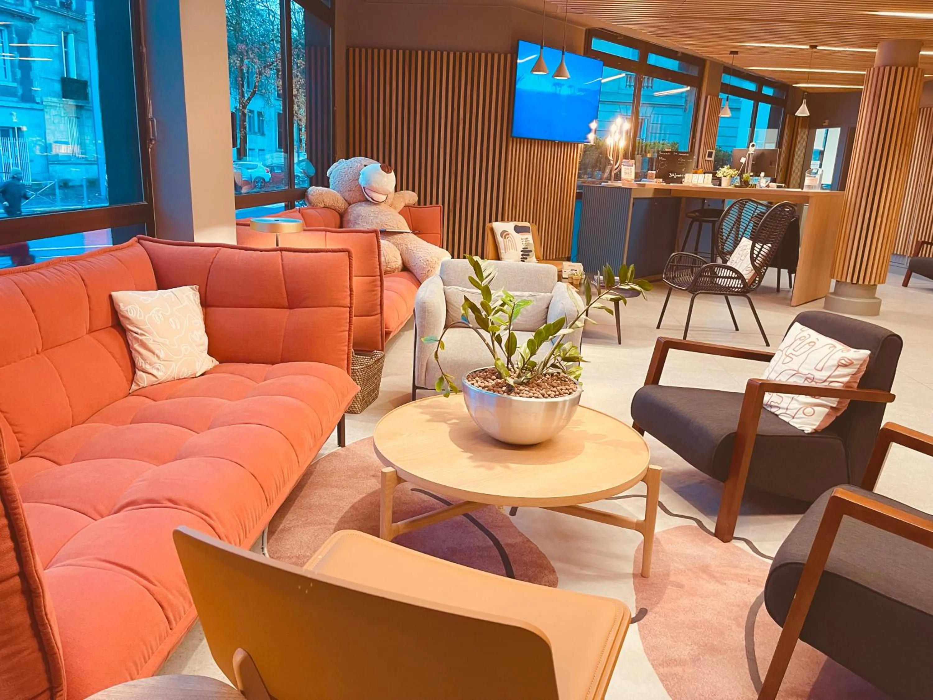 Lobby or reception in Novotel Bordeaux Centre Gare Saint Jean