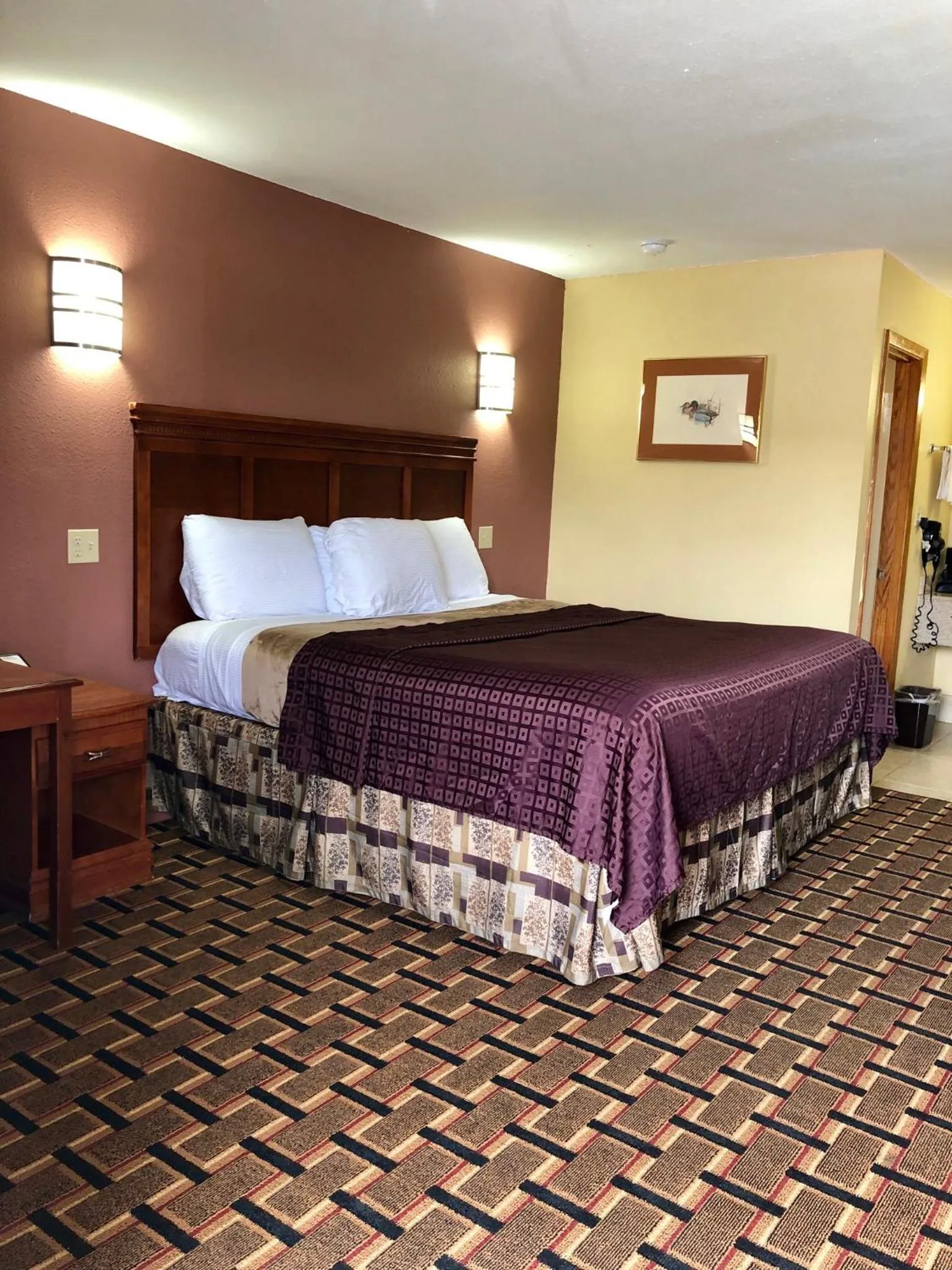 Bed in Americas Best Value Inn-Indianola