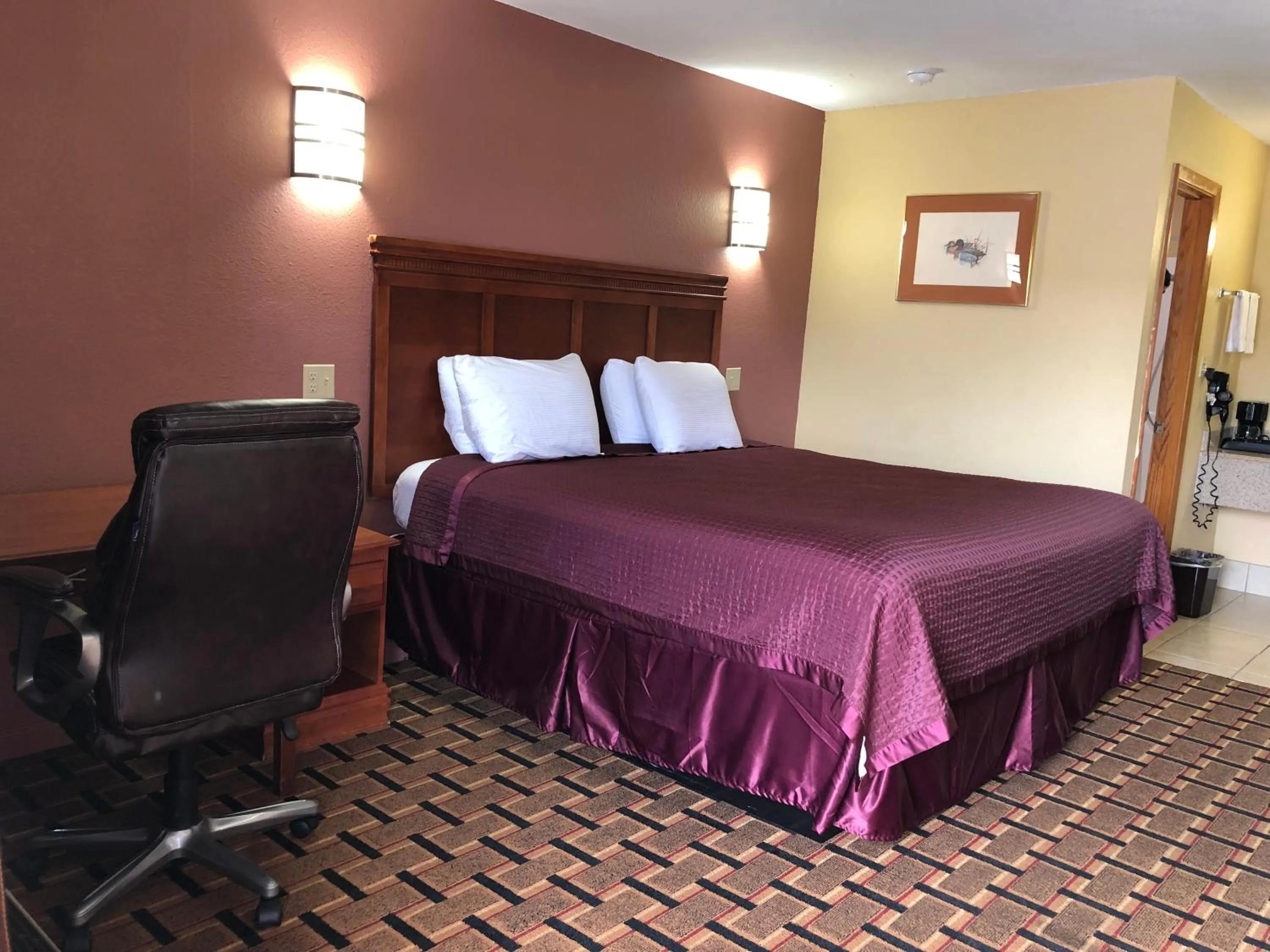 Bed in Americas Best Value Inn-Indianola