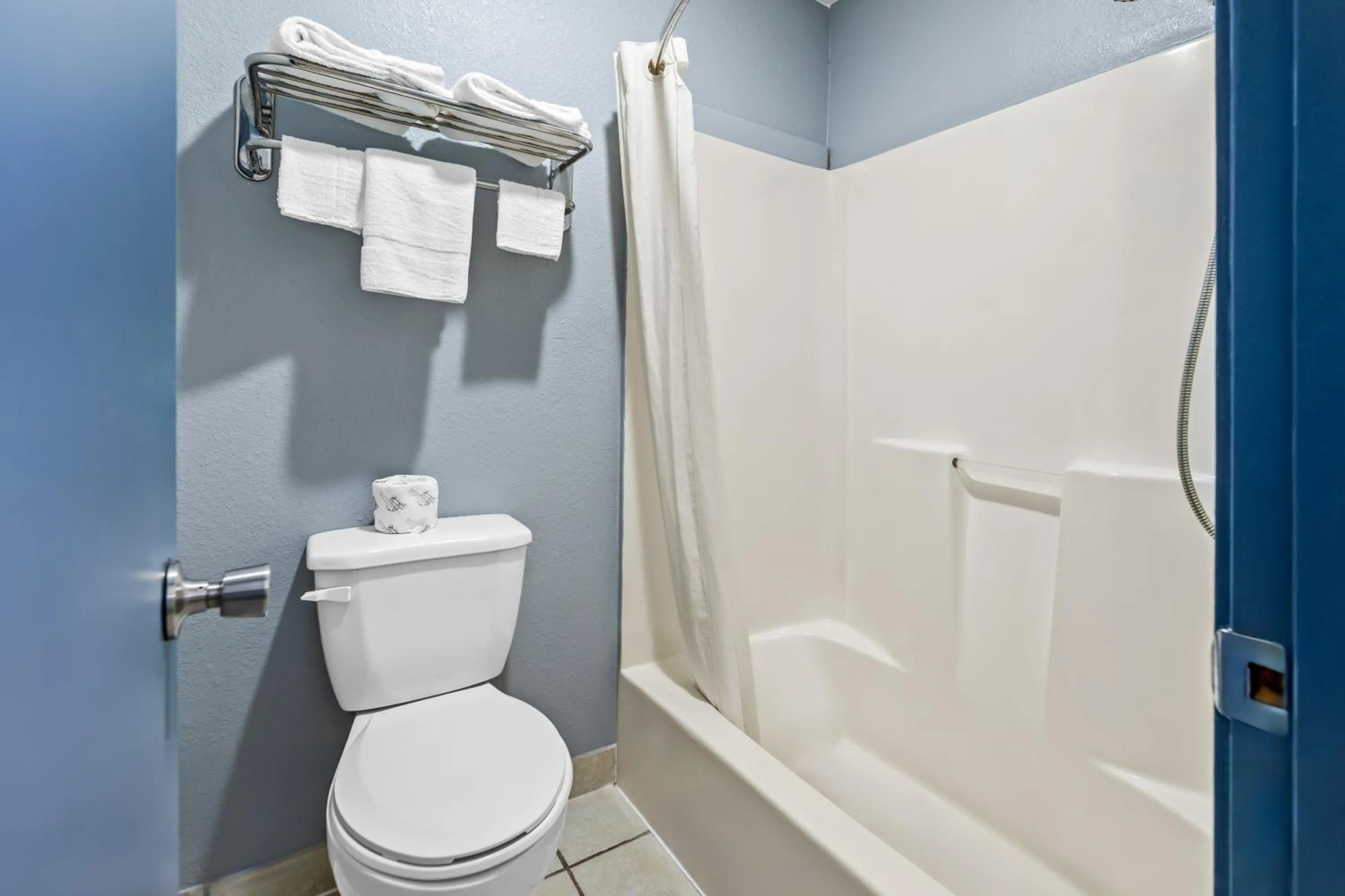 Shower in Americas Best Value Inn-Indianola