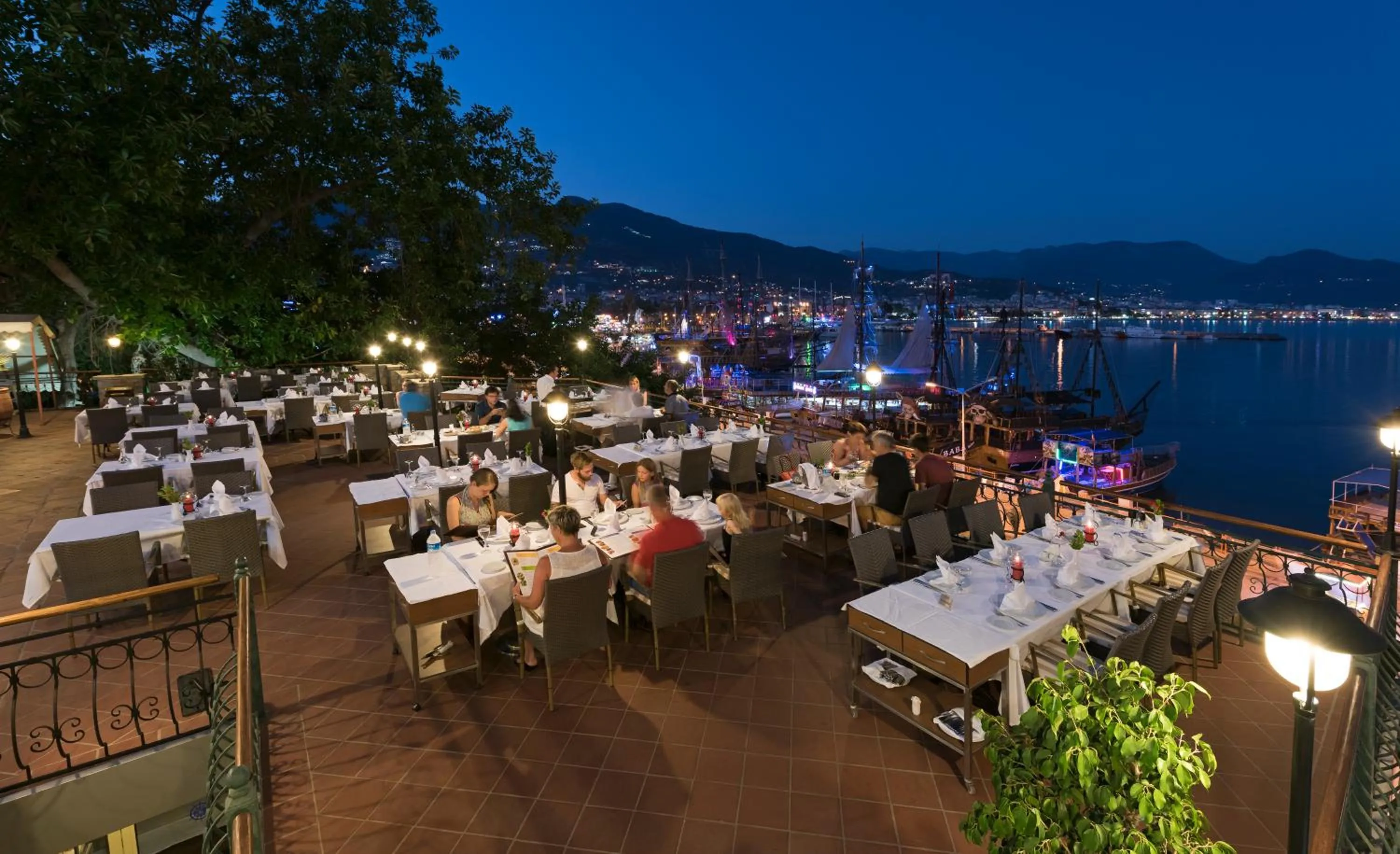 Restaurant/places to eat in Kaptan Hotel