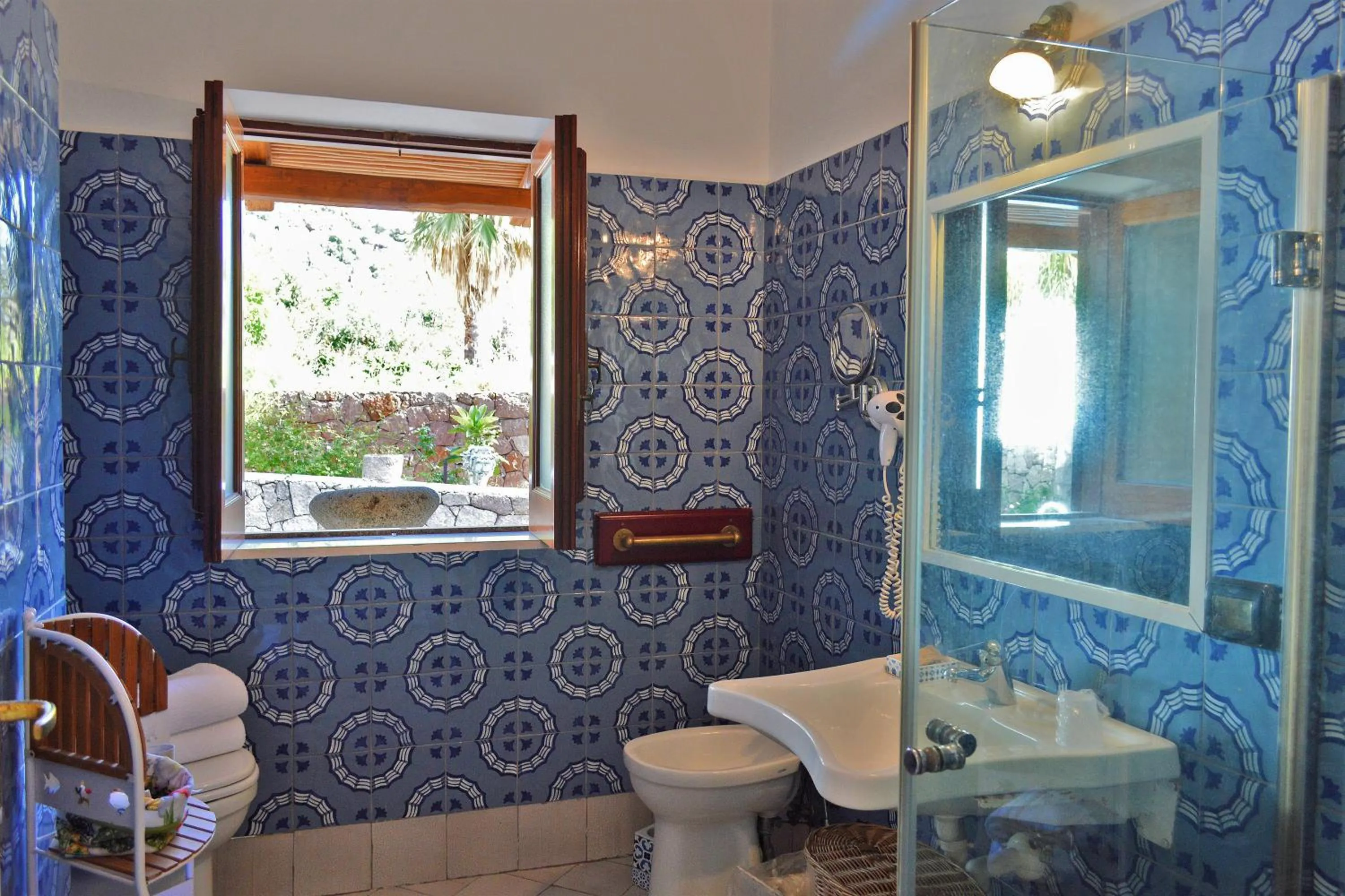 Bathroom in Hotel Oasi