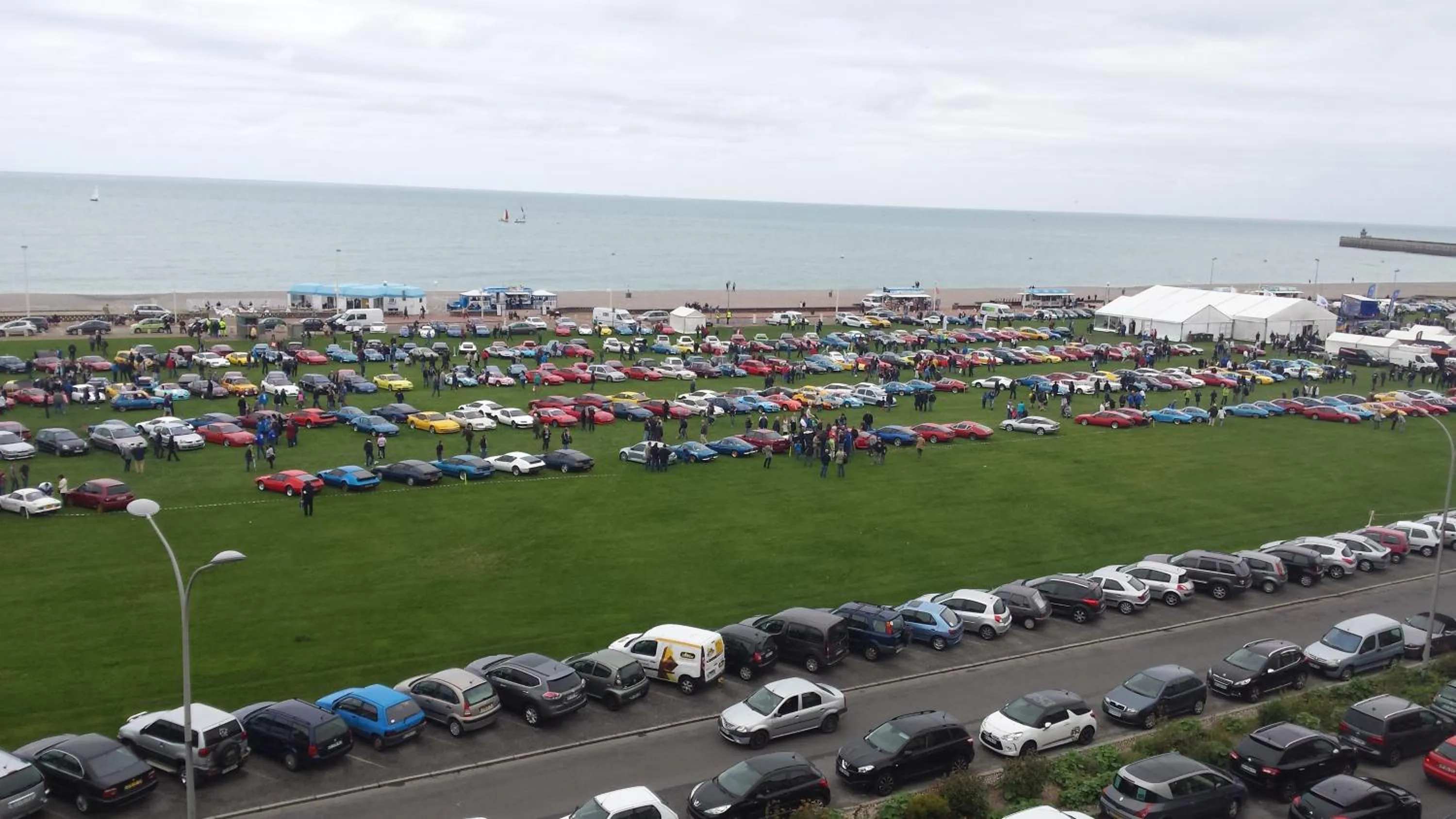 Beach in Hôtel Windsor Contact Hôtel