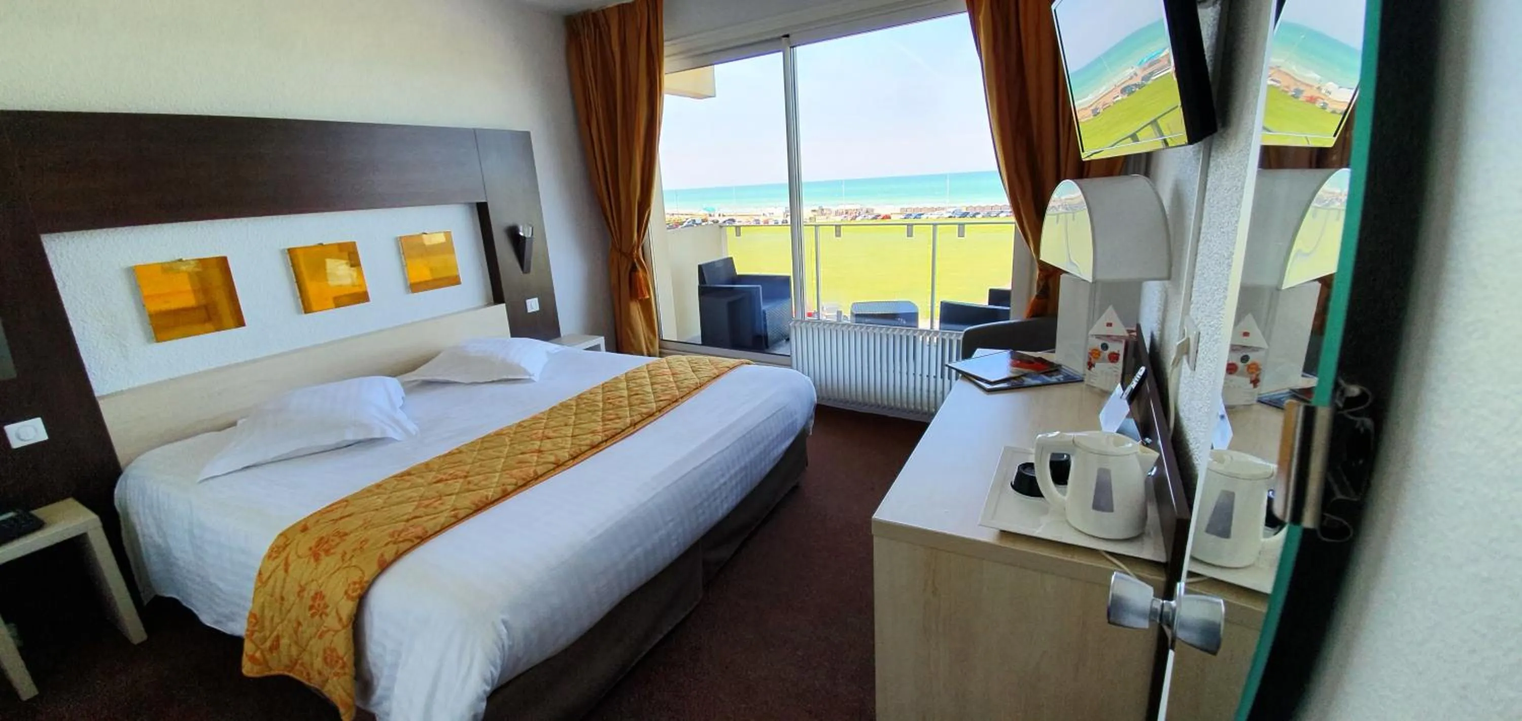 Bed in Hôtel Windsor Contact Hôtel