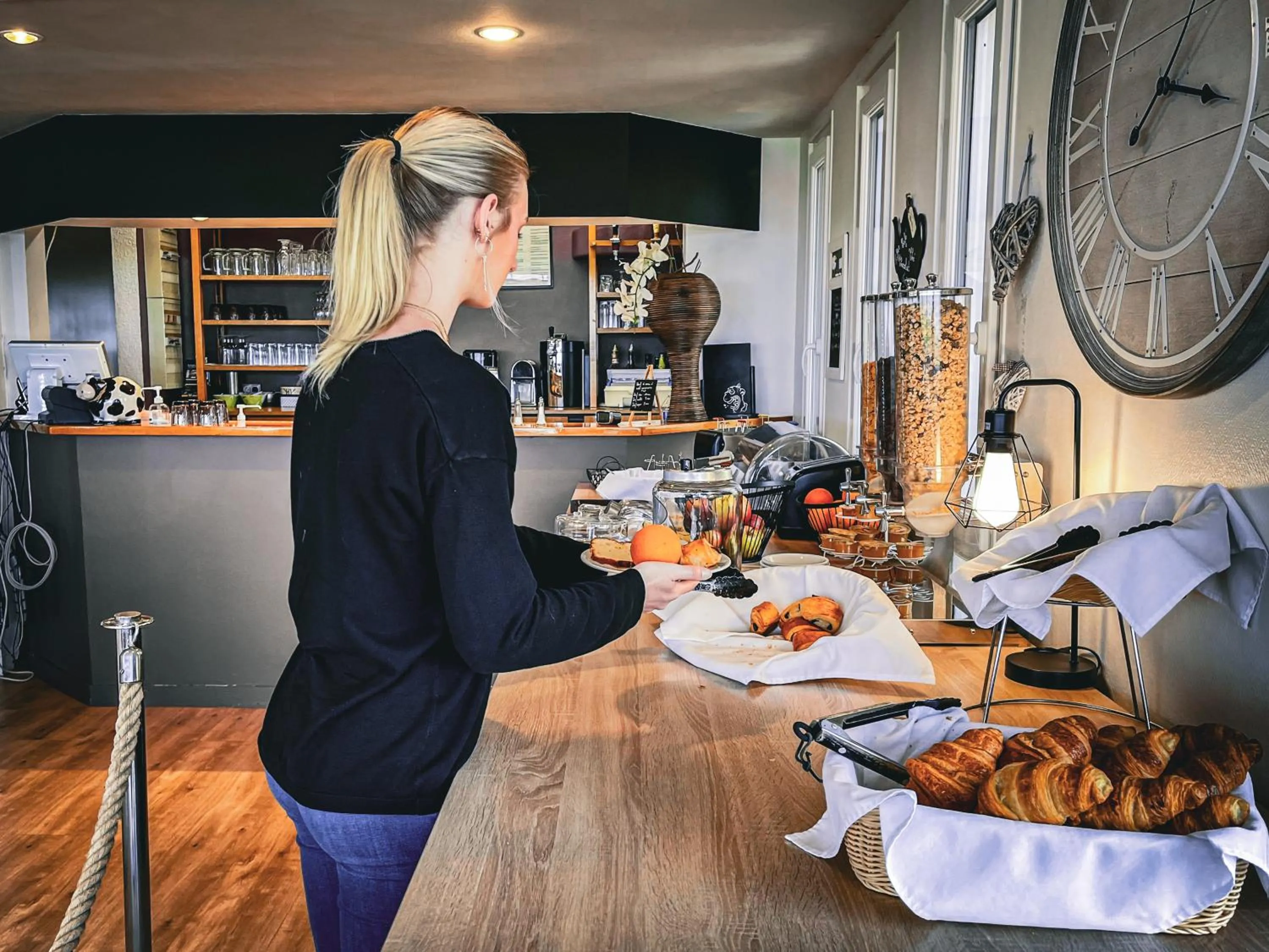 Breakfast in Hôtel Windsor Contact Hôtel