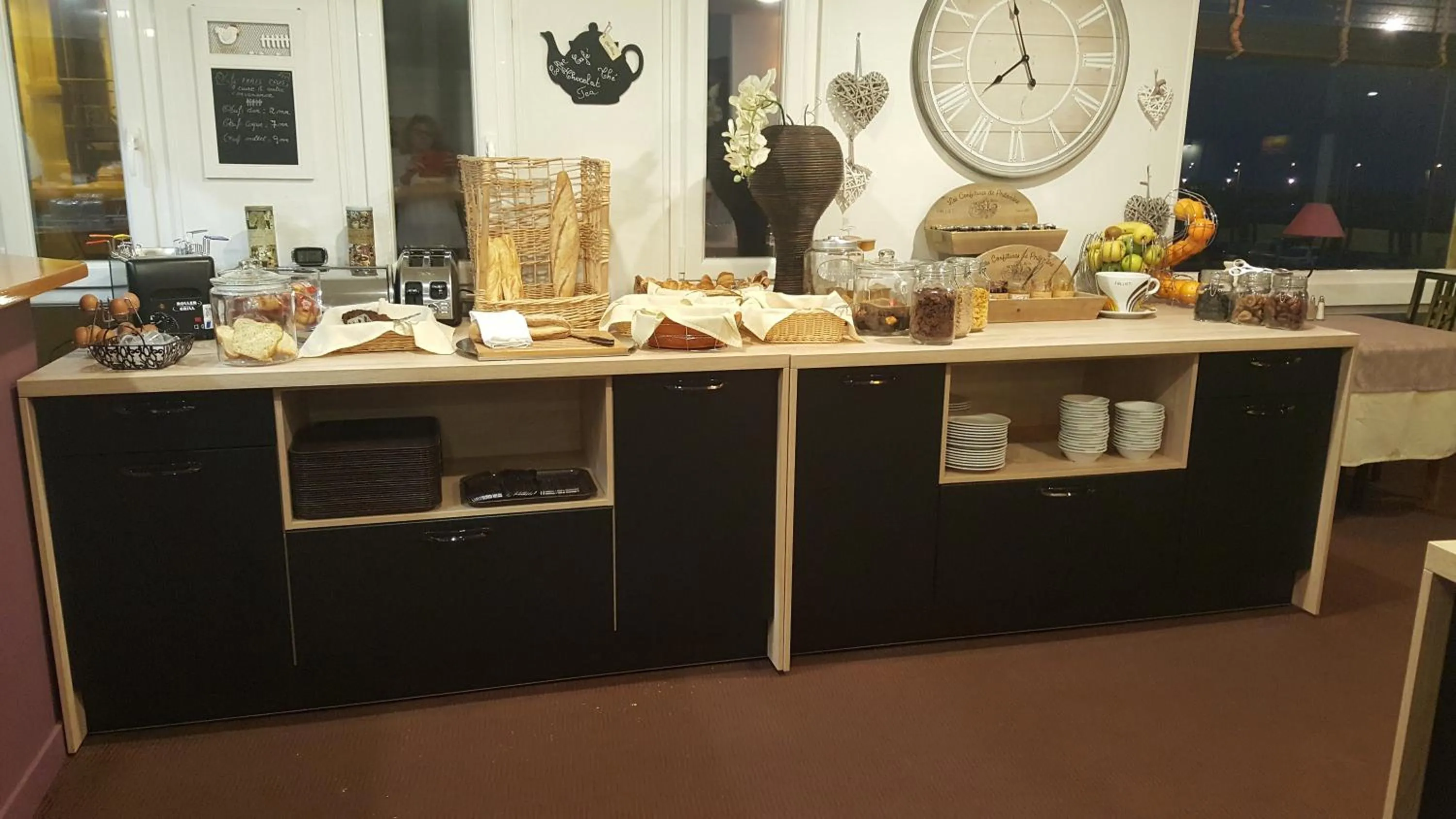 Restaurant/places to eat in Hôtel Windsor Contact Hôtel