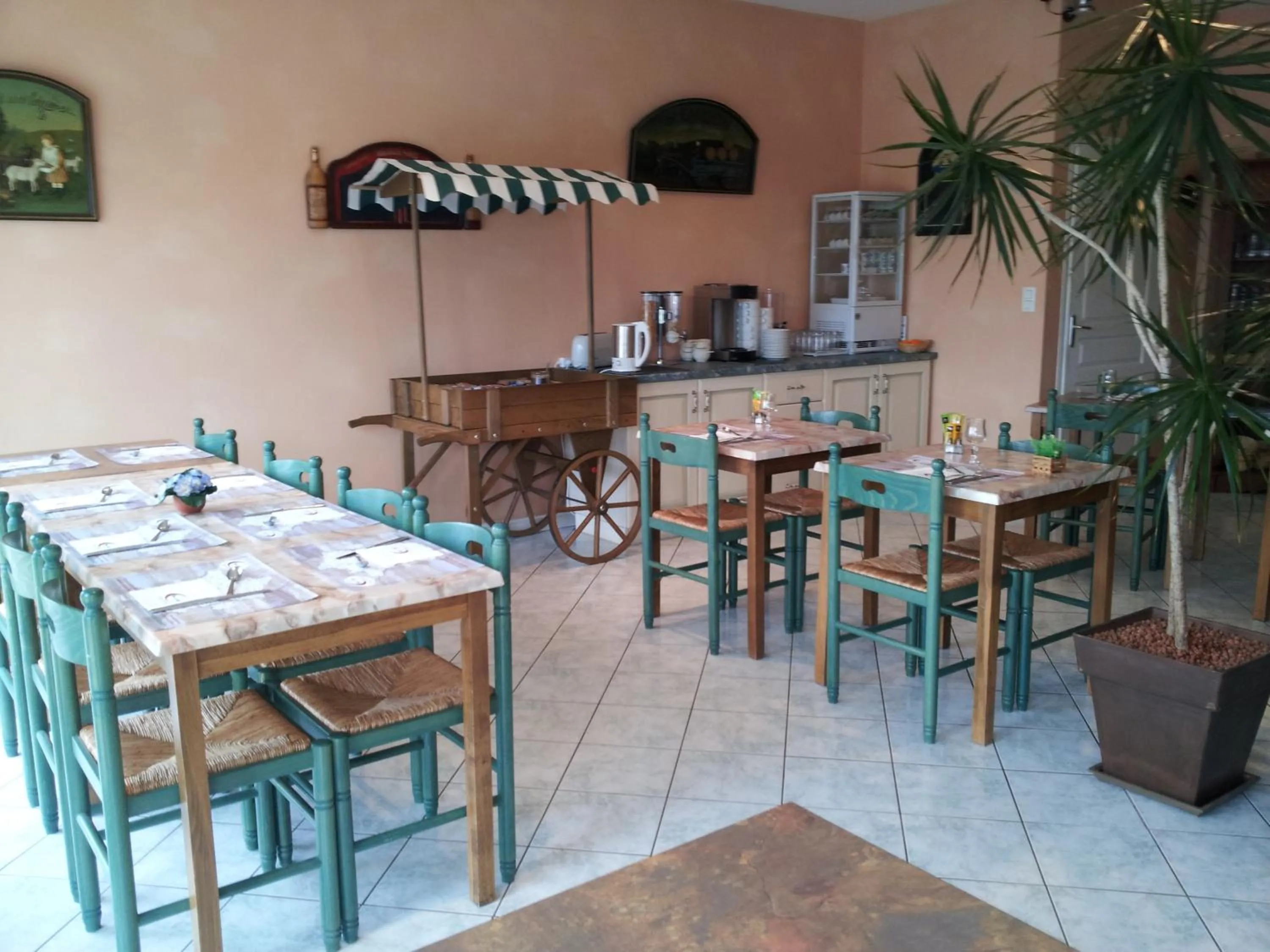 Dining area in Tour Hôtel