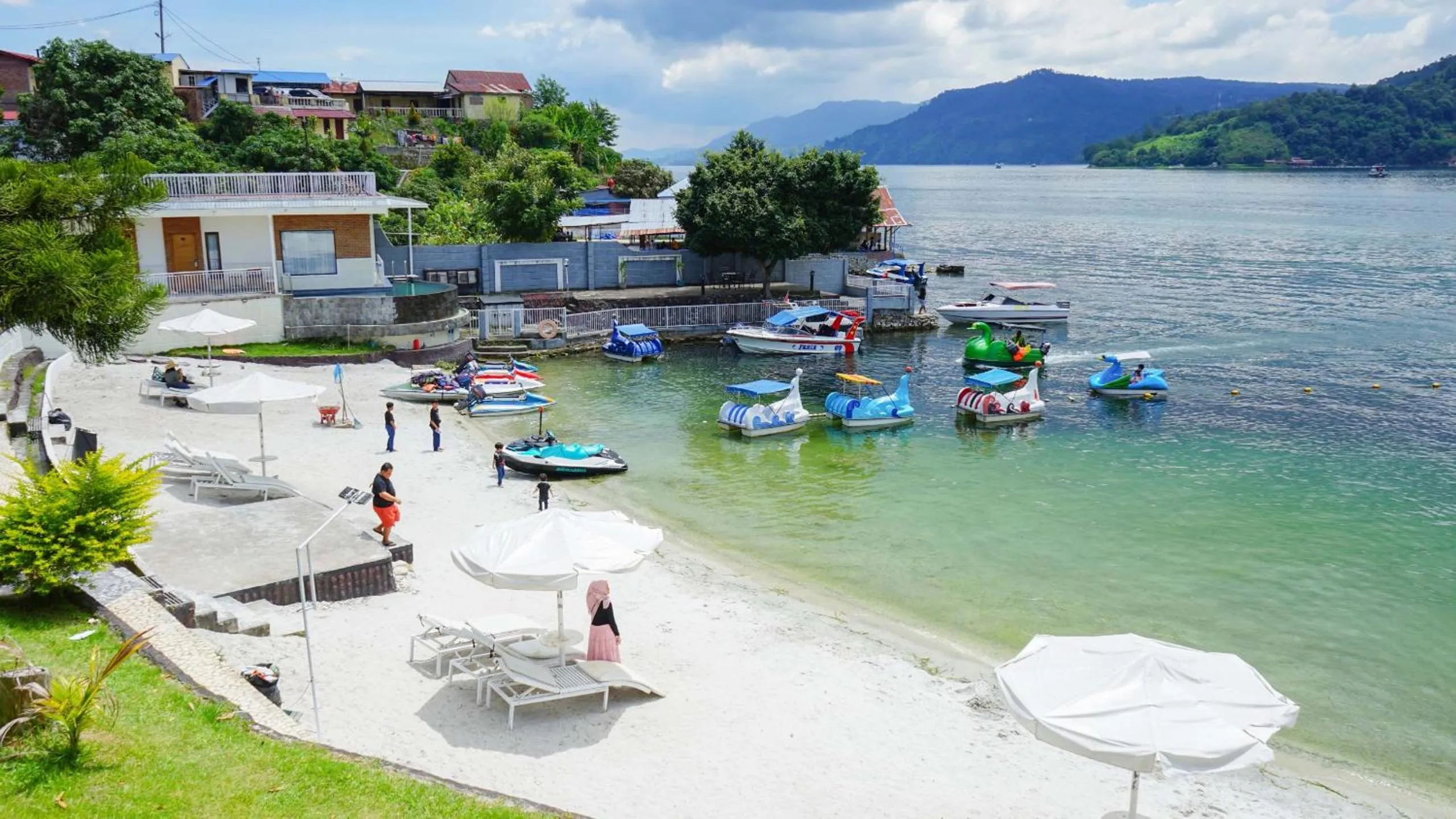 Property building in Khas Parapat