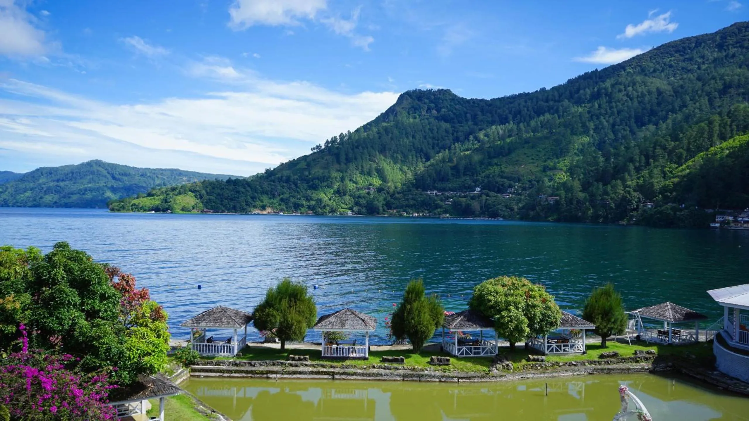 Property building in Khas Parapat