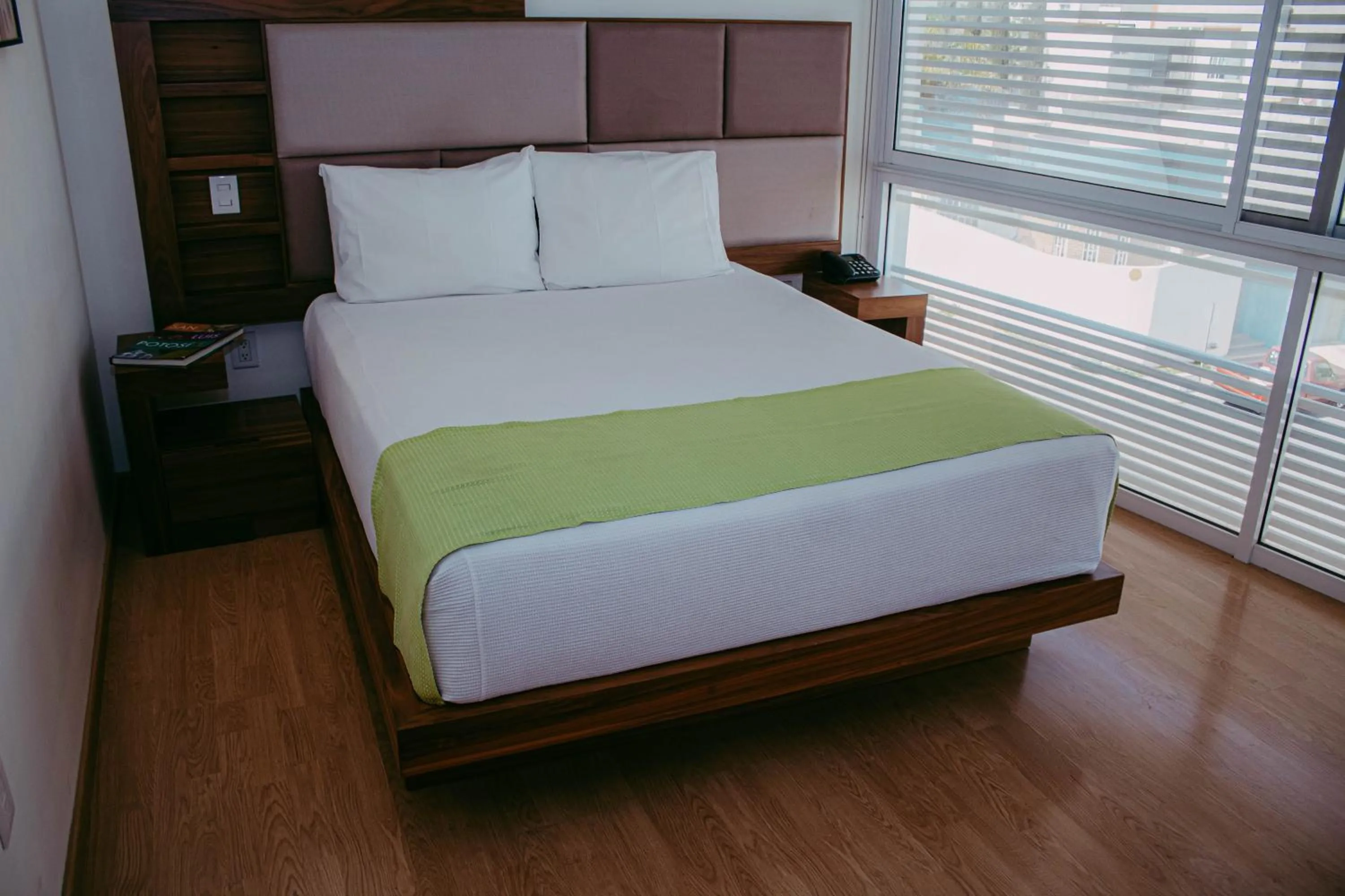 Bed in Millenium Plaza & Suites