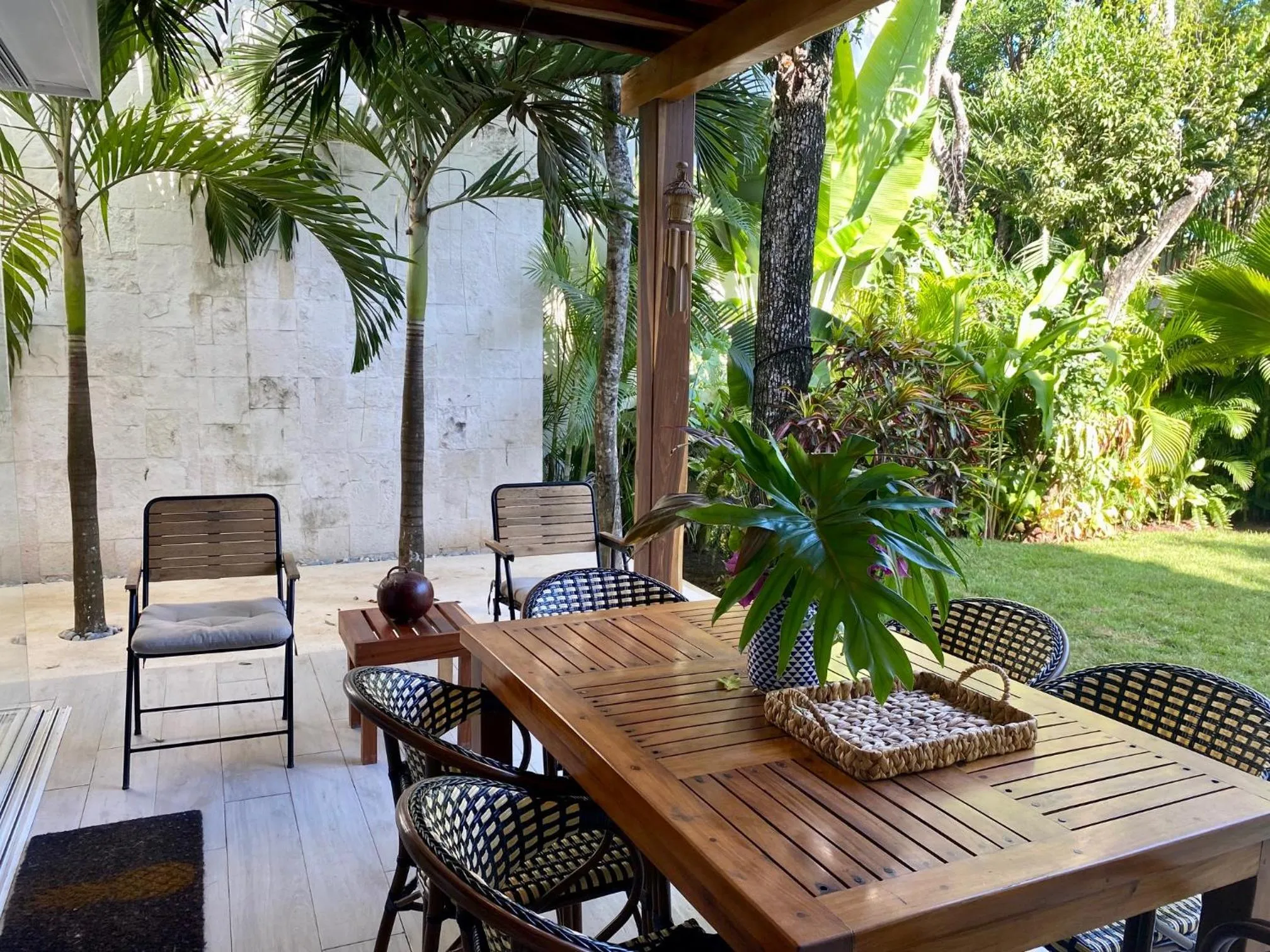 Patio in Luxury Private Villas , Private Pool, Private garden, Jacuzzi, 24hours security