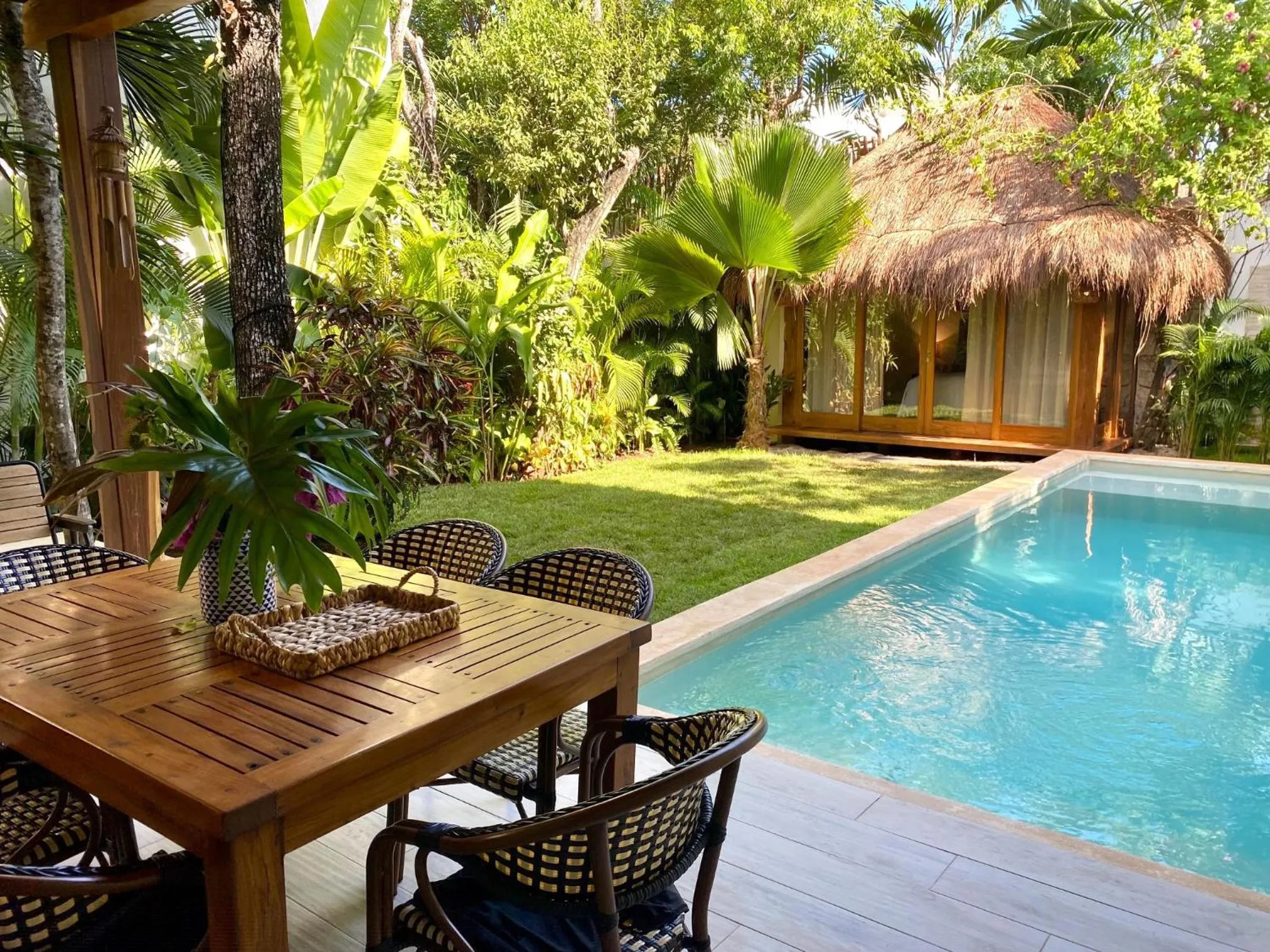 Patio in Luxury Private Villas , Private Pool, Private garden, Jacuzzi, 24hours security