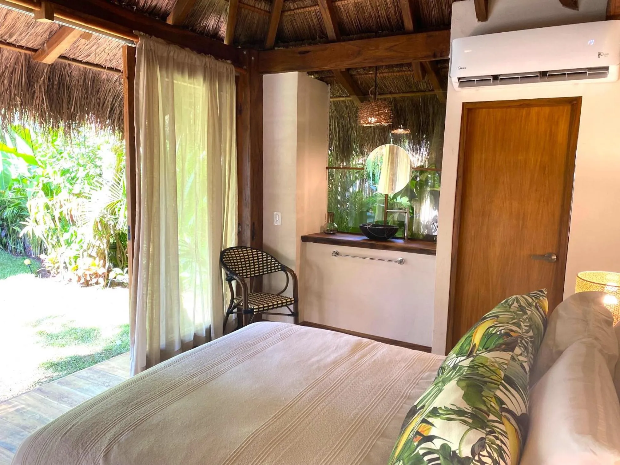 Bed in Luxury Private Villas , Private Pool, Private garden, Jacuzzi, 24hours security