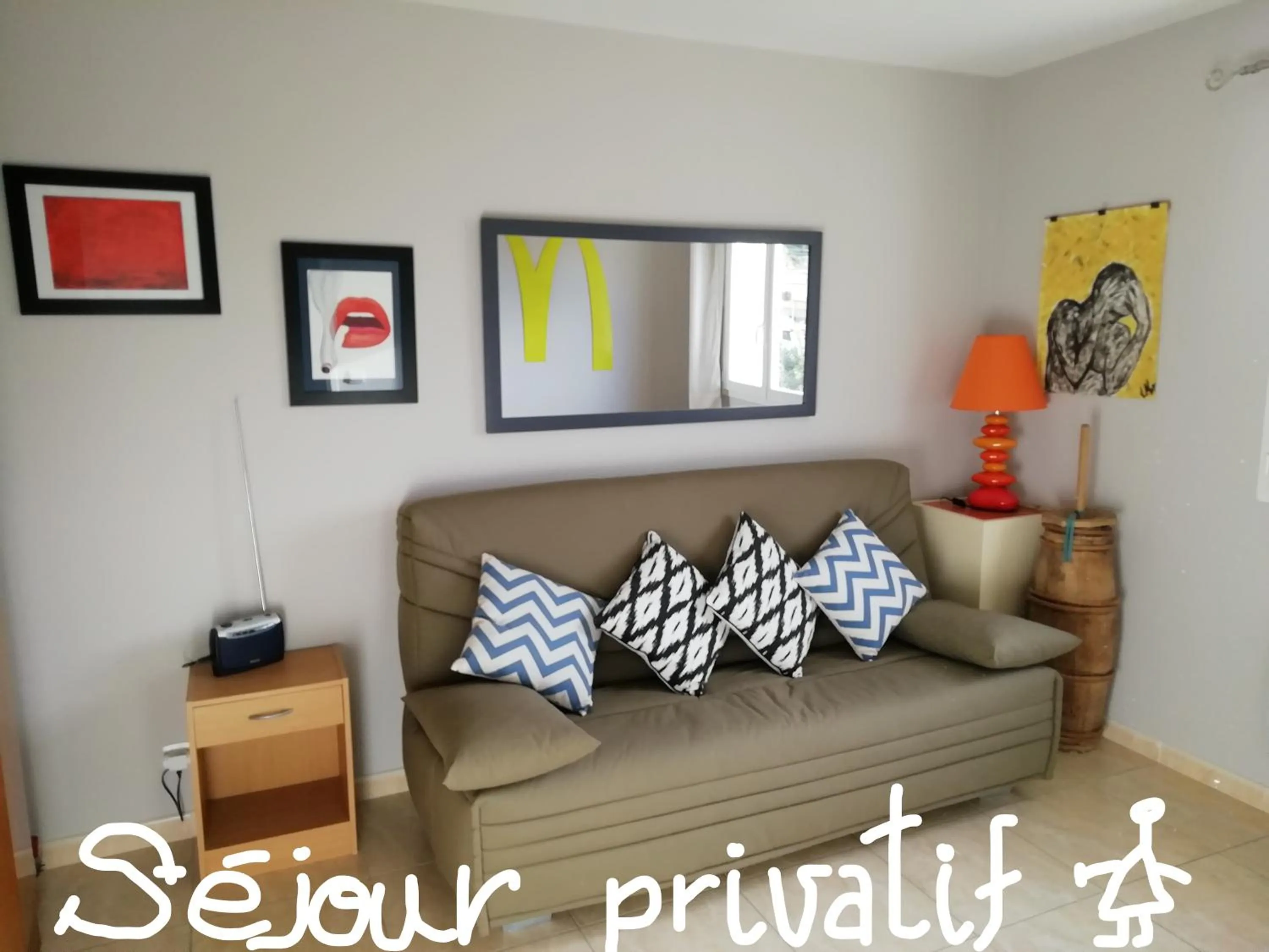 Living room in Chez Patrick Roujan