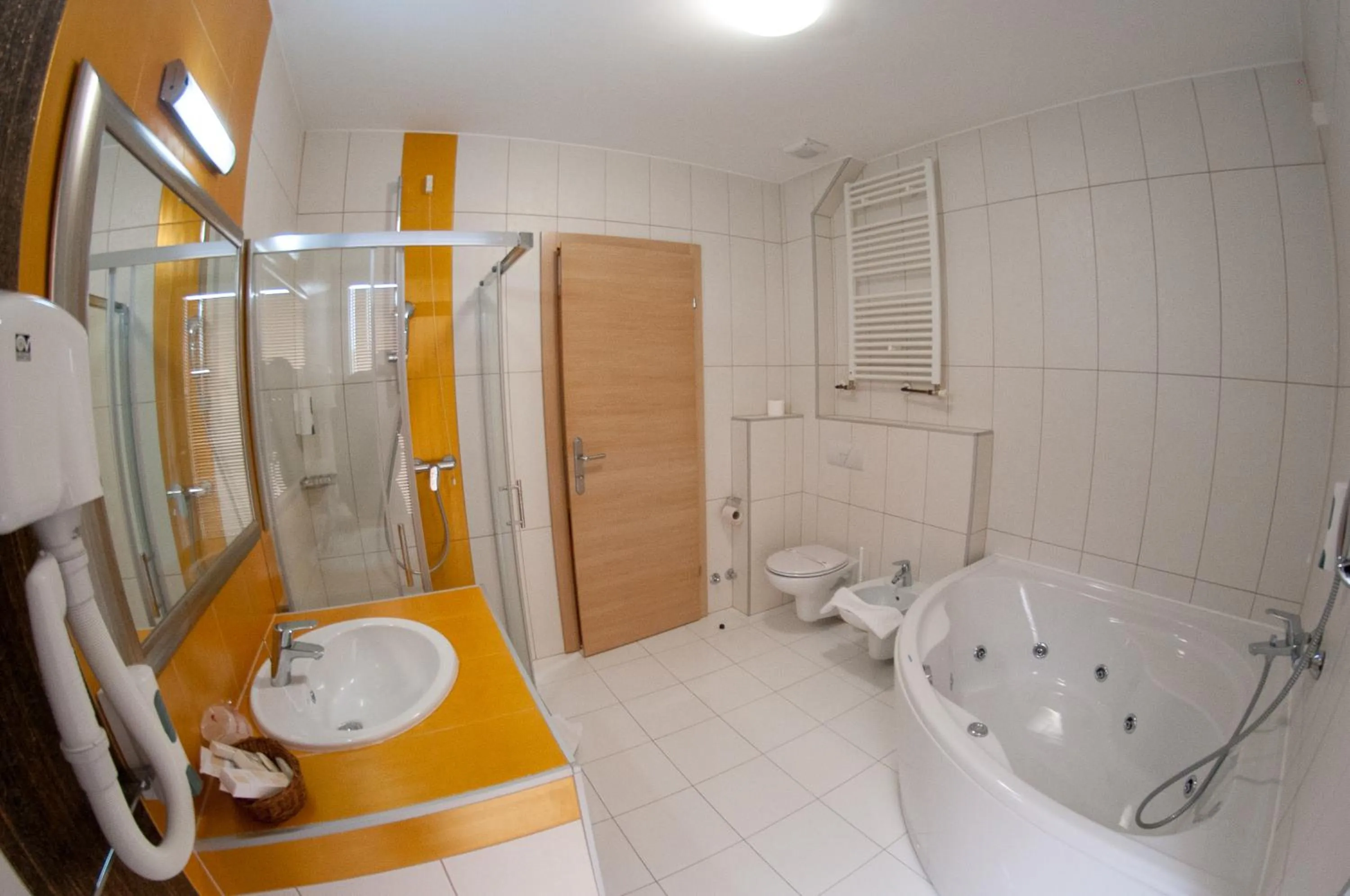 Toilet in Hotel Brotnjo