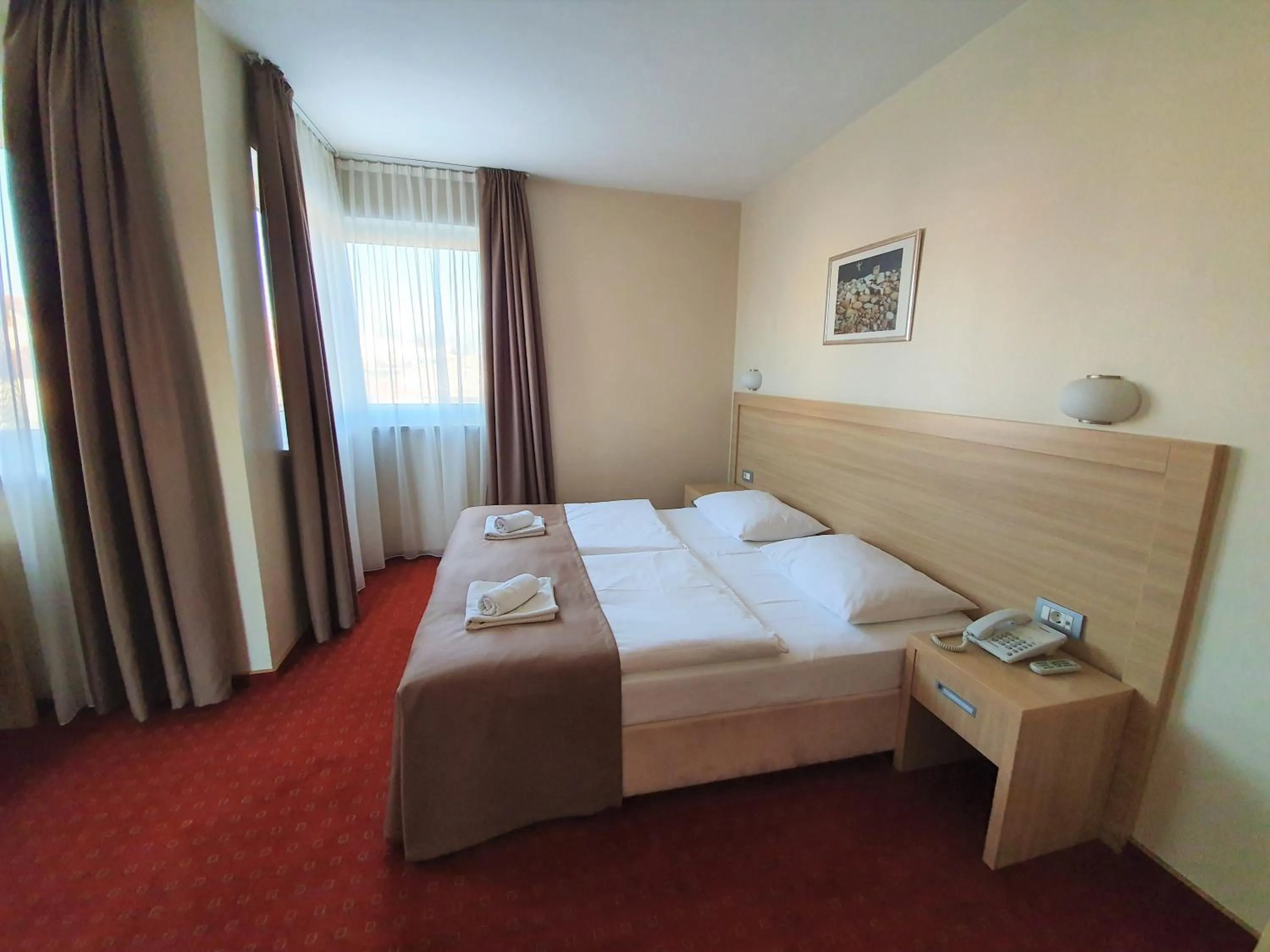 Shower, Bed in Hotel Brotnjo