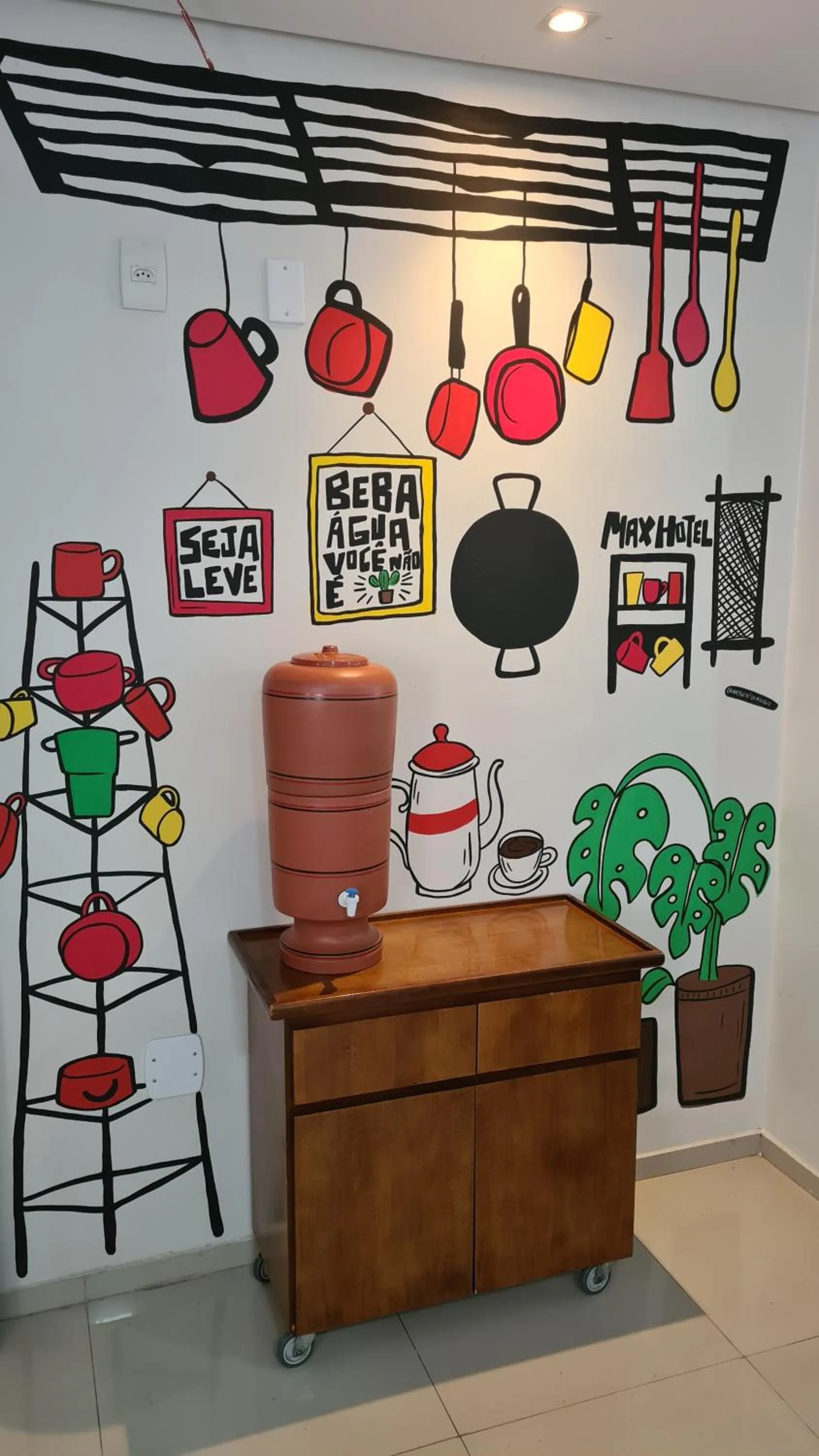 Restaurant/places to eat in Max Hotel