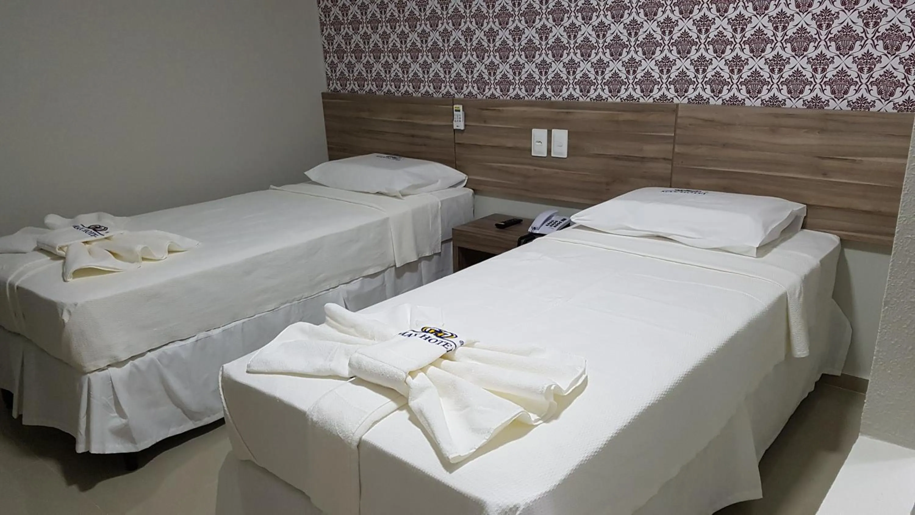 Photo of the whole room, Bed in Max Hotel