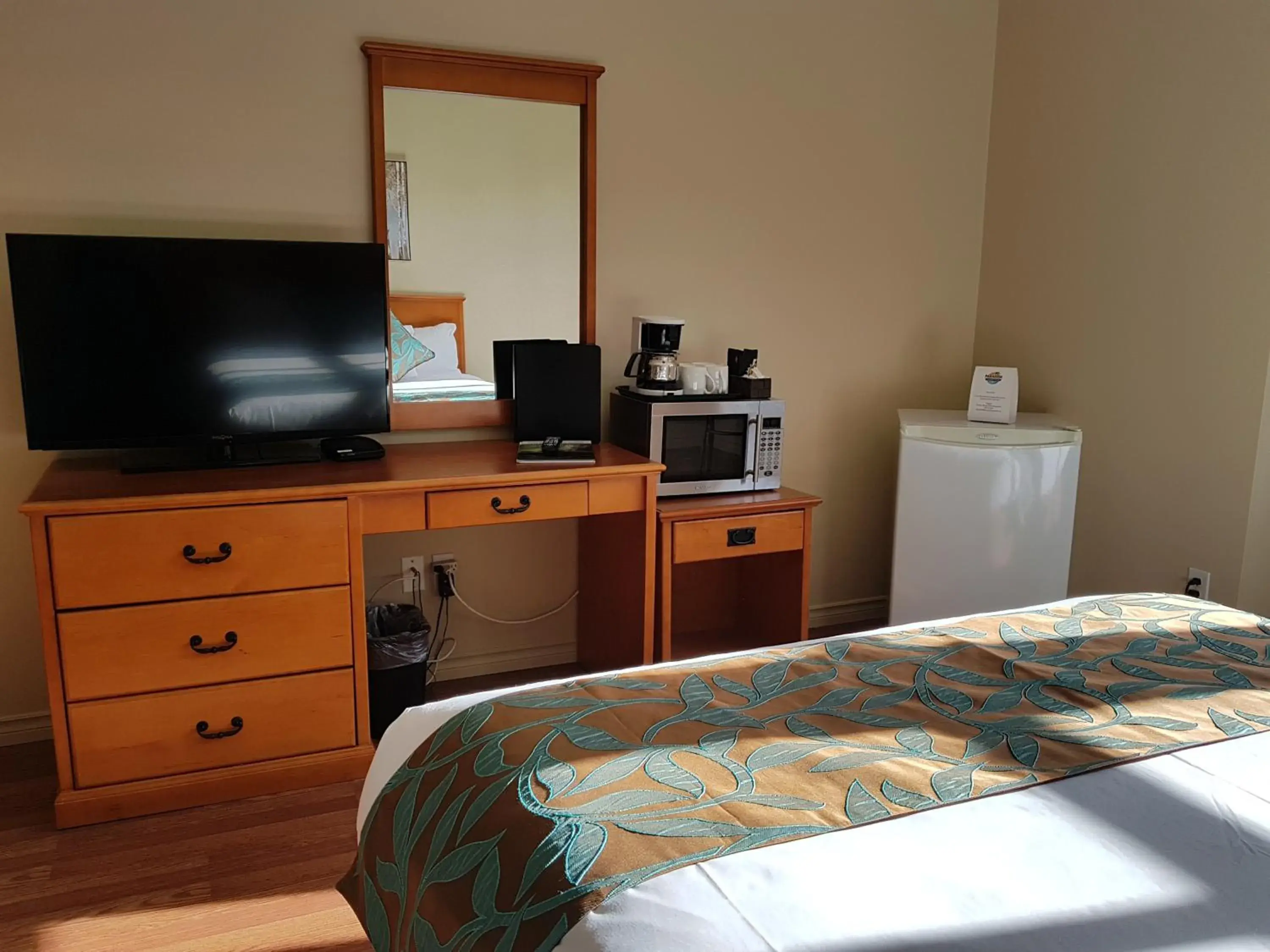 Queen Room with Two Queen Beds in Sunset Mountain Inn Queen Room with Two Queen Beds in Sunset Mountain Inn