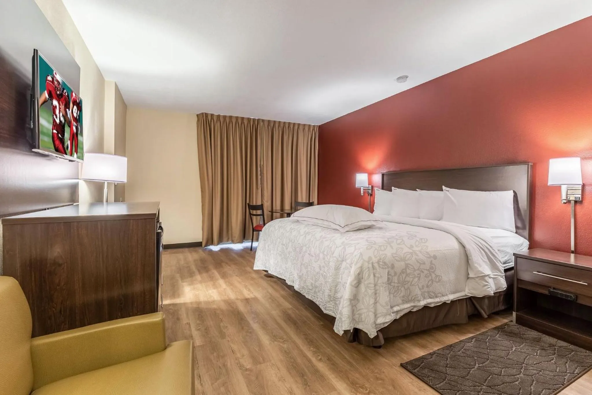 Photo of the whole room, Bed in Red Roof Inn PLUS & Suites Houston - IAH Airport SW