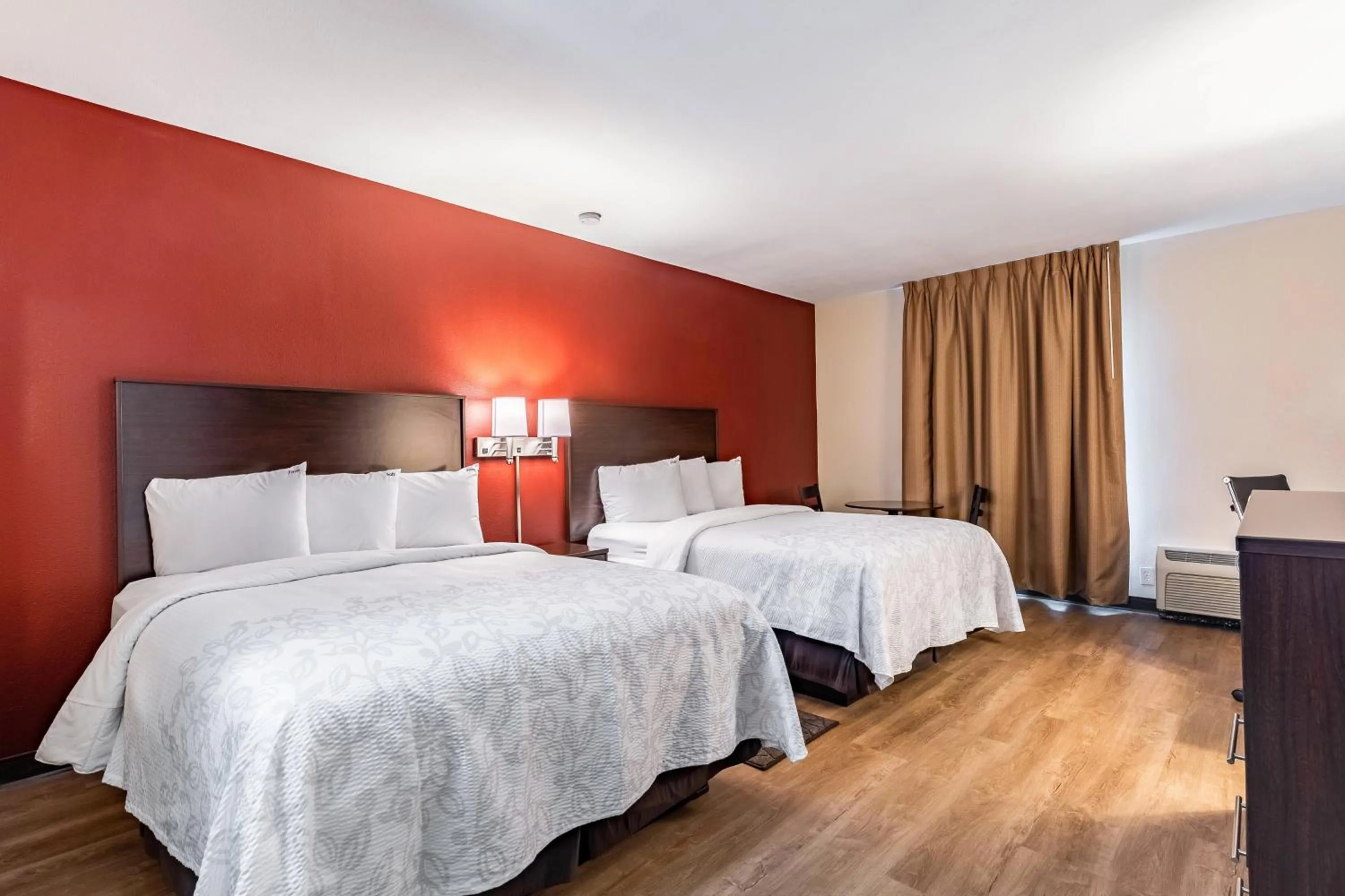 Photo of the whole room, Bed in Red Roof Inn PLUS & Suites Houston - IAH Airport SW