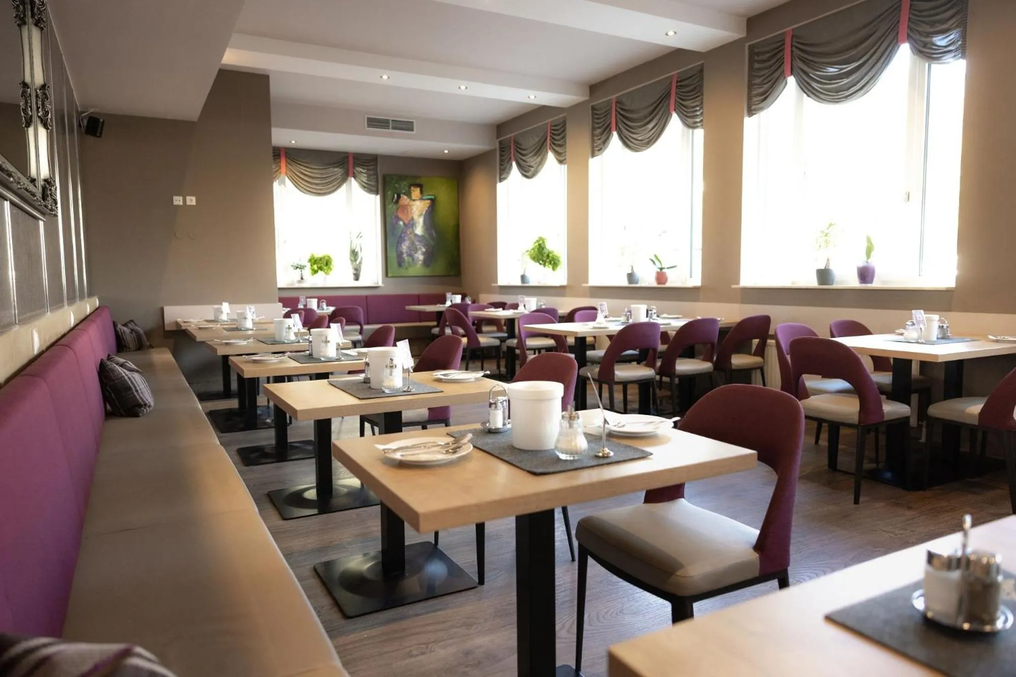 Restaurant/places to eat in HOTEL junior by MAX 70