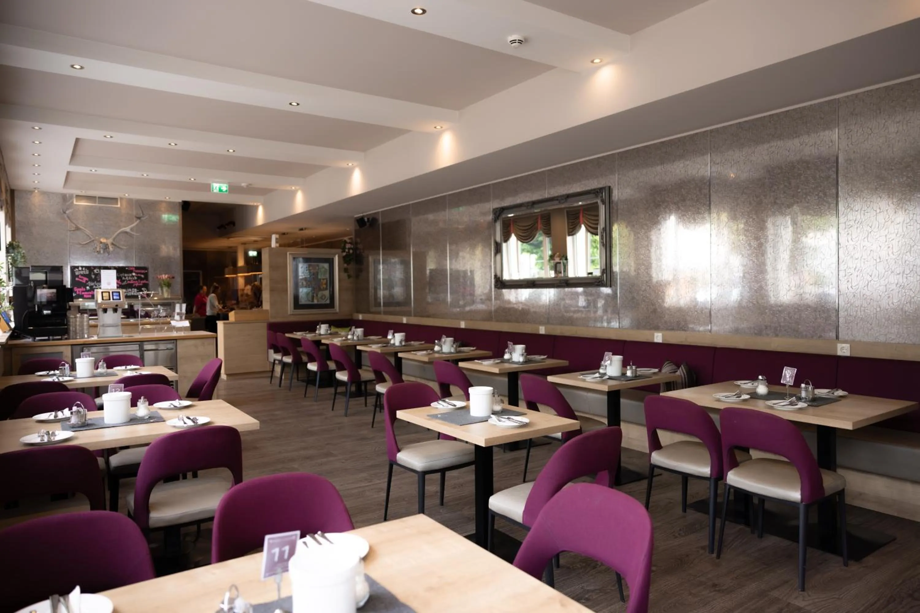 Restaurant/places to eat in HOTEL junior by MAX 70