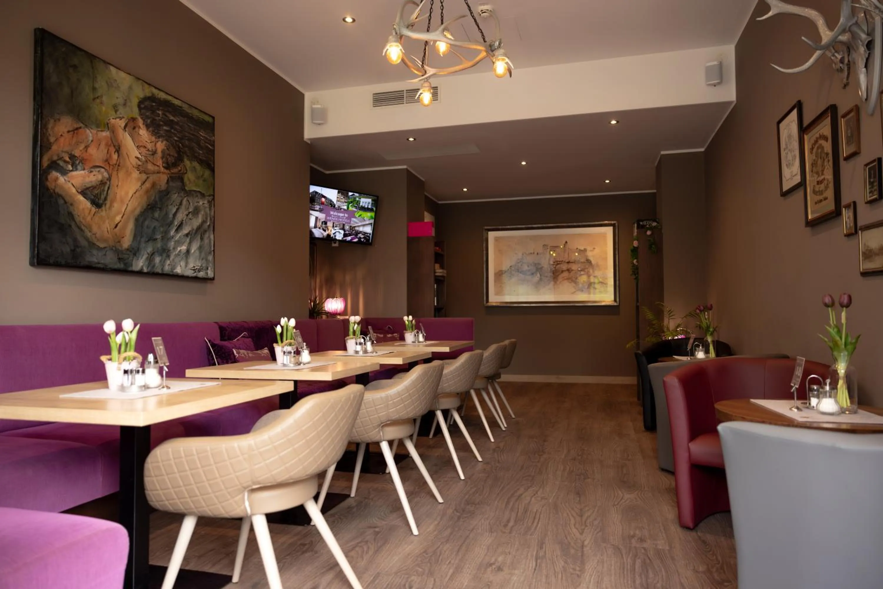 Restaurant/places to eat in HOTEL junior by MAX 70