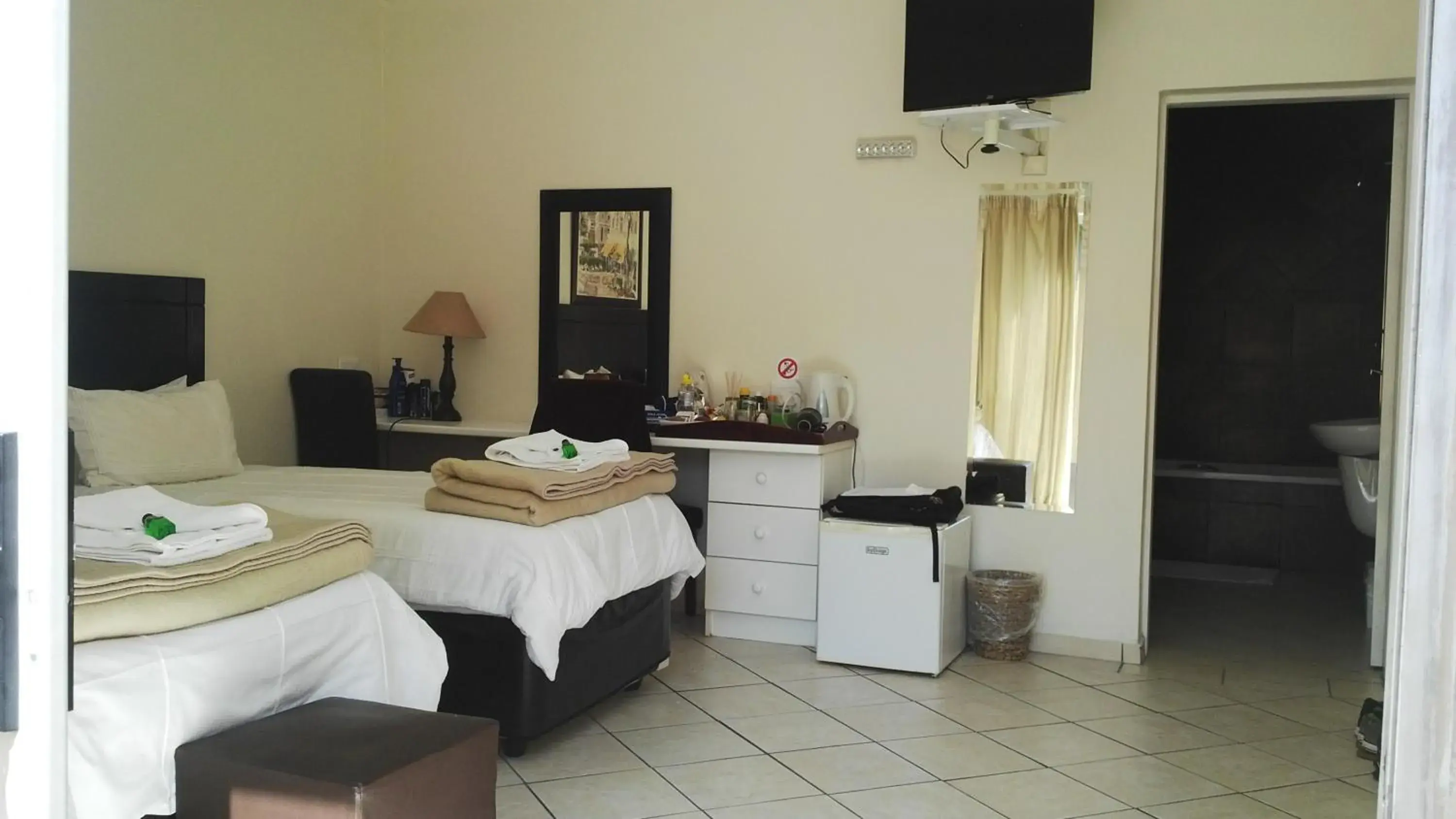 Twin/Double Room in Elizabeth Lodge Twin/Double Room in Elizabeth Lodge