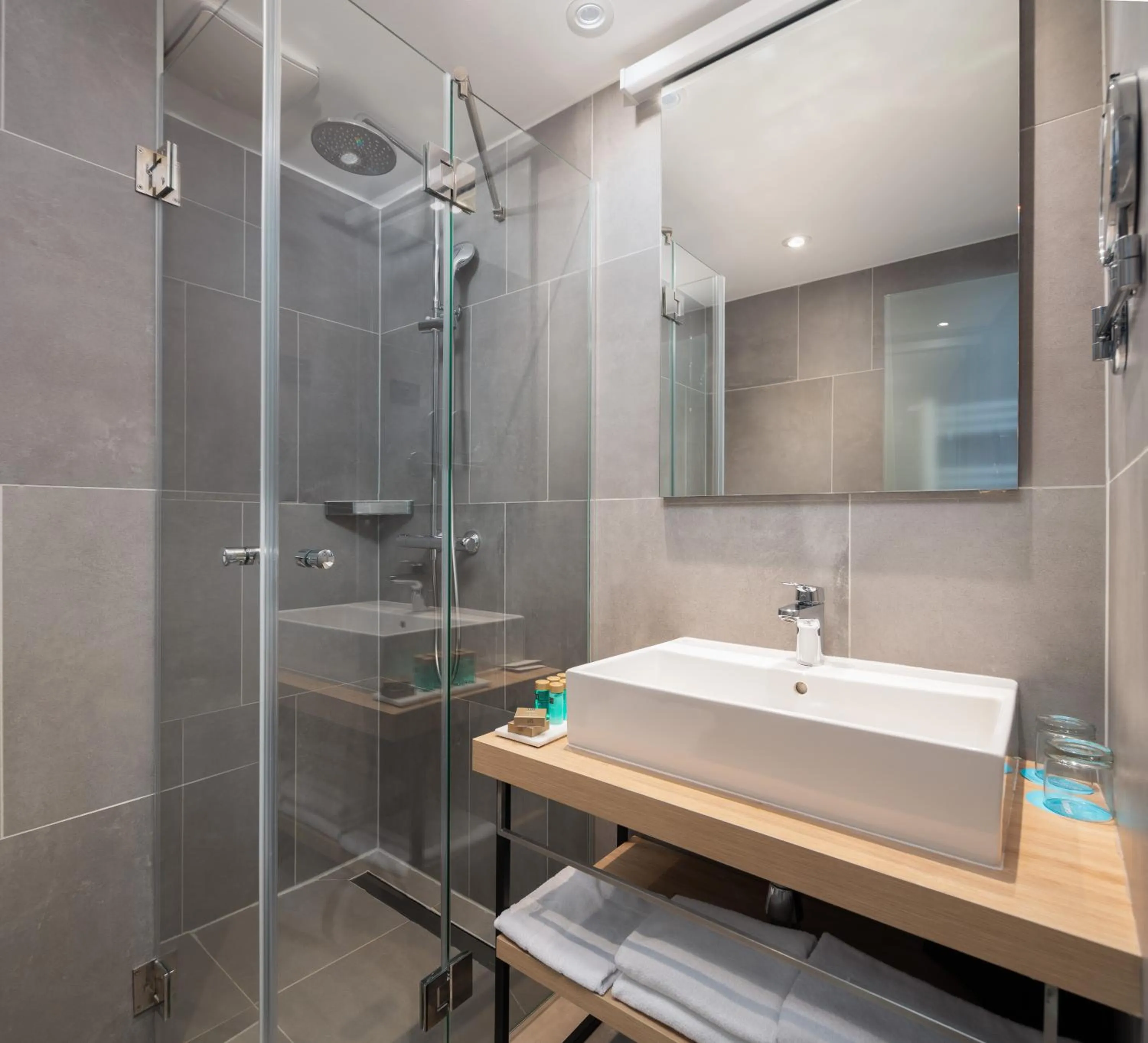 Shower in Aminess Vival Maestral Hotel