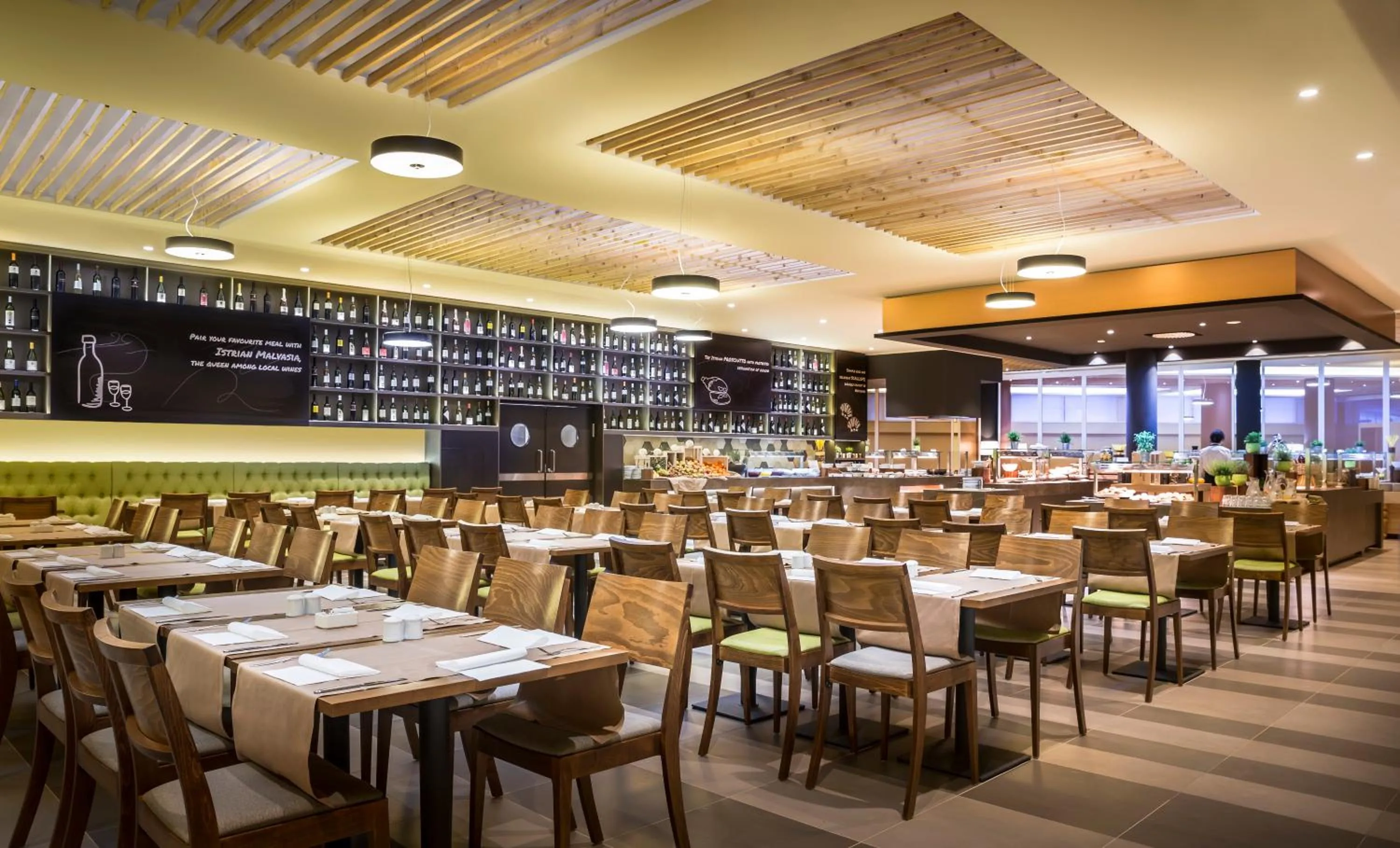 Restaurant/places to eat in Aminess Vival Maestral Hotel