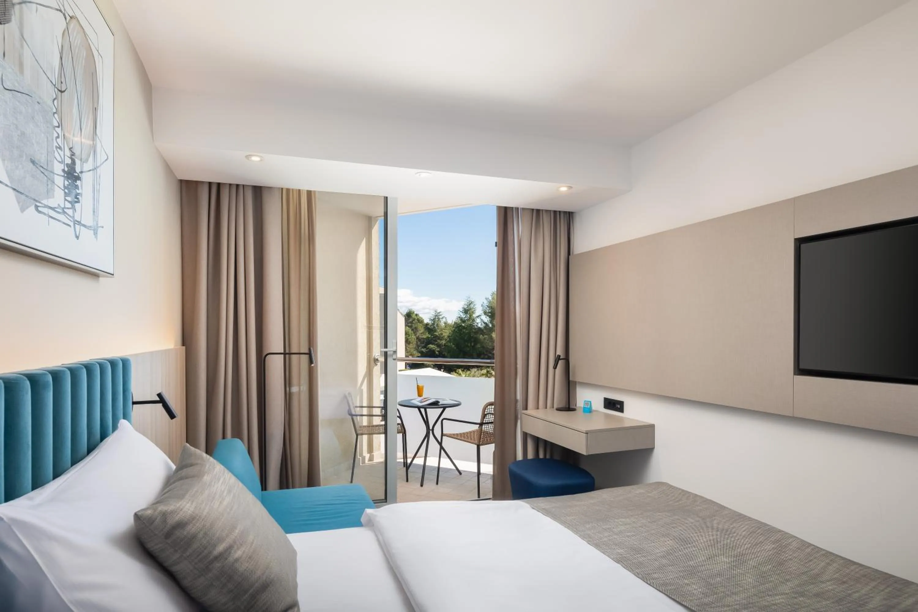 TV and multimedia, Bed in Aminess Vival Maestral Hotel