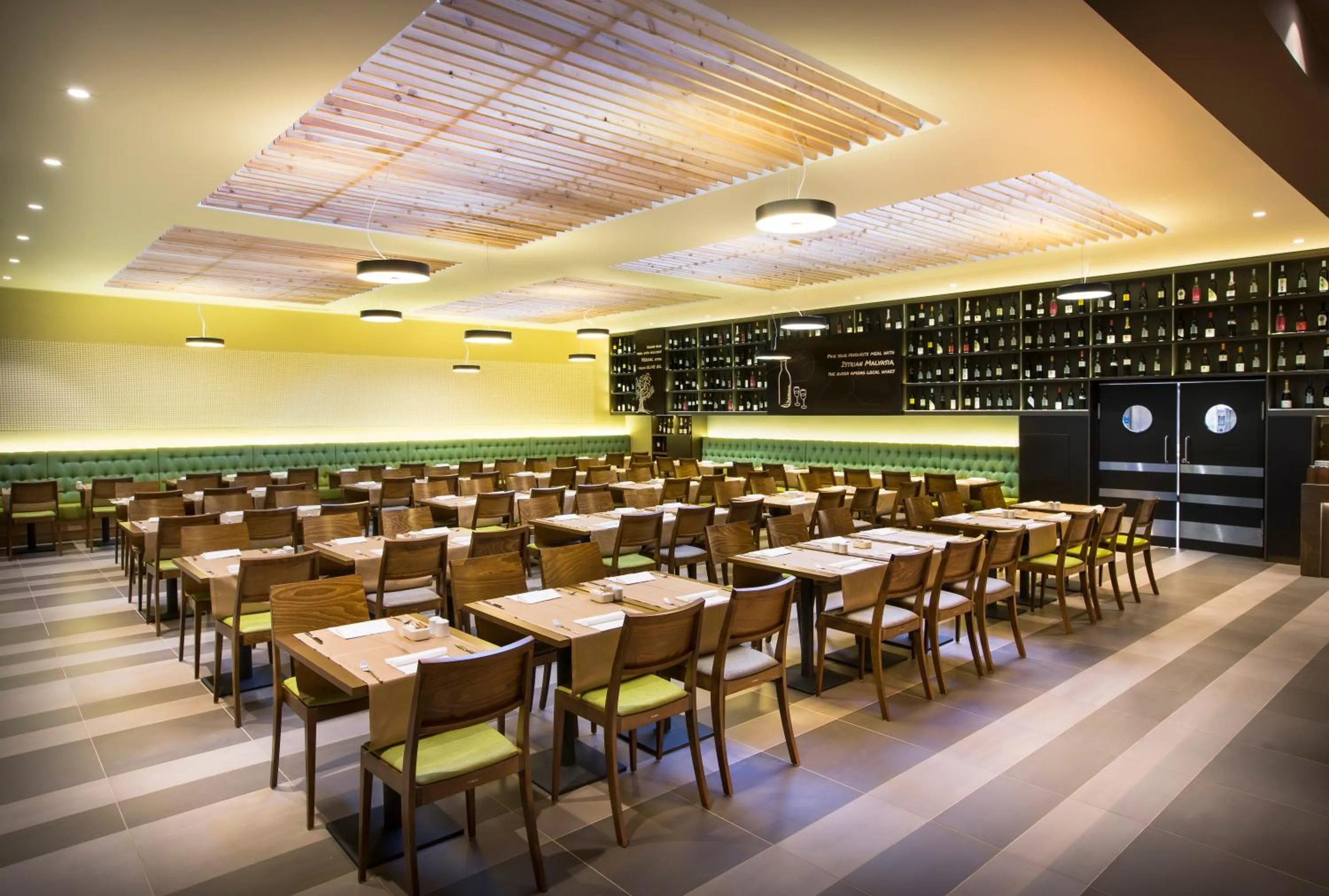 Restaurant/places to eat in Aminess Vival Maestral Hotel