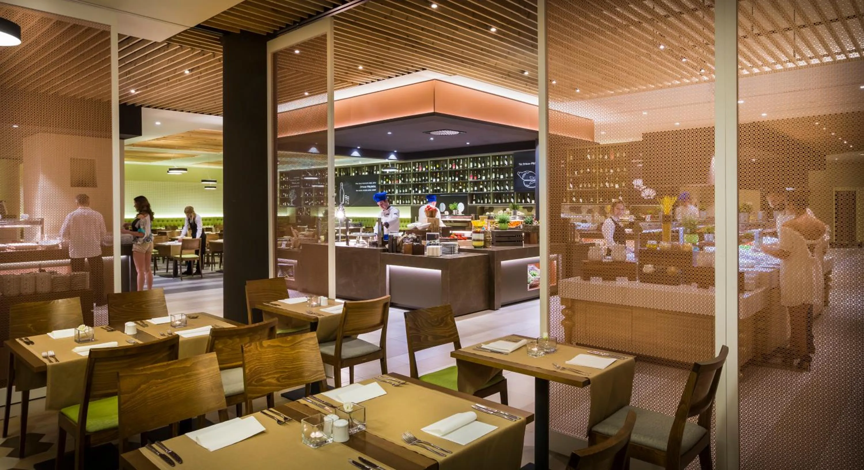 Restaurant/places to eat in Aminess Vival Maestral Hotel