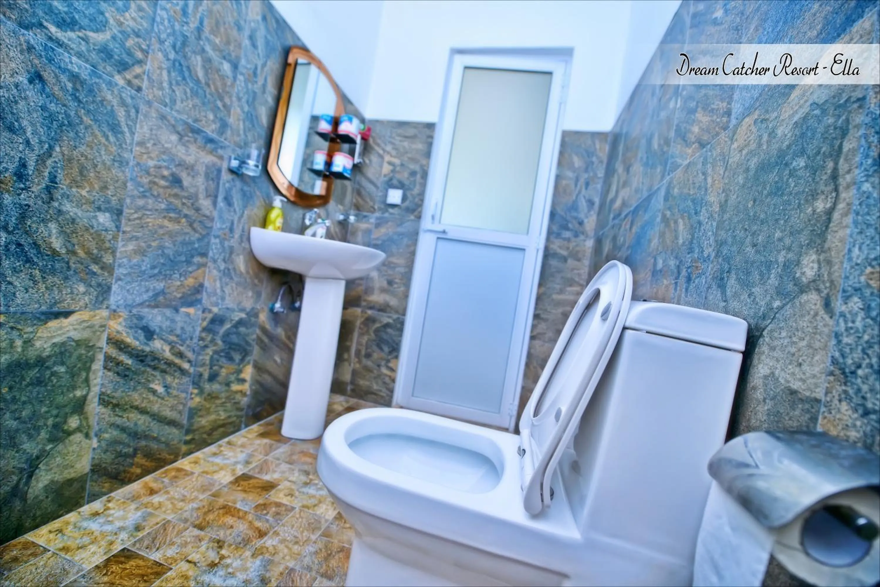 Toilet in Ella Dream Catcher Resort