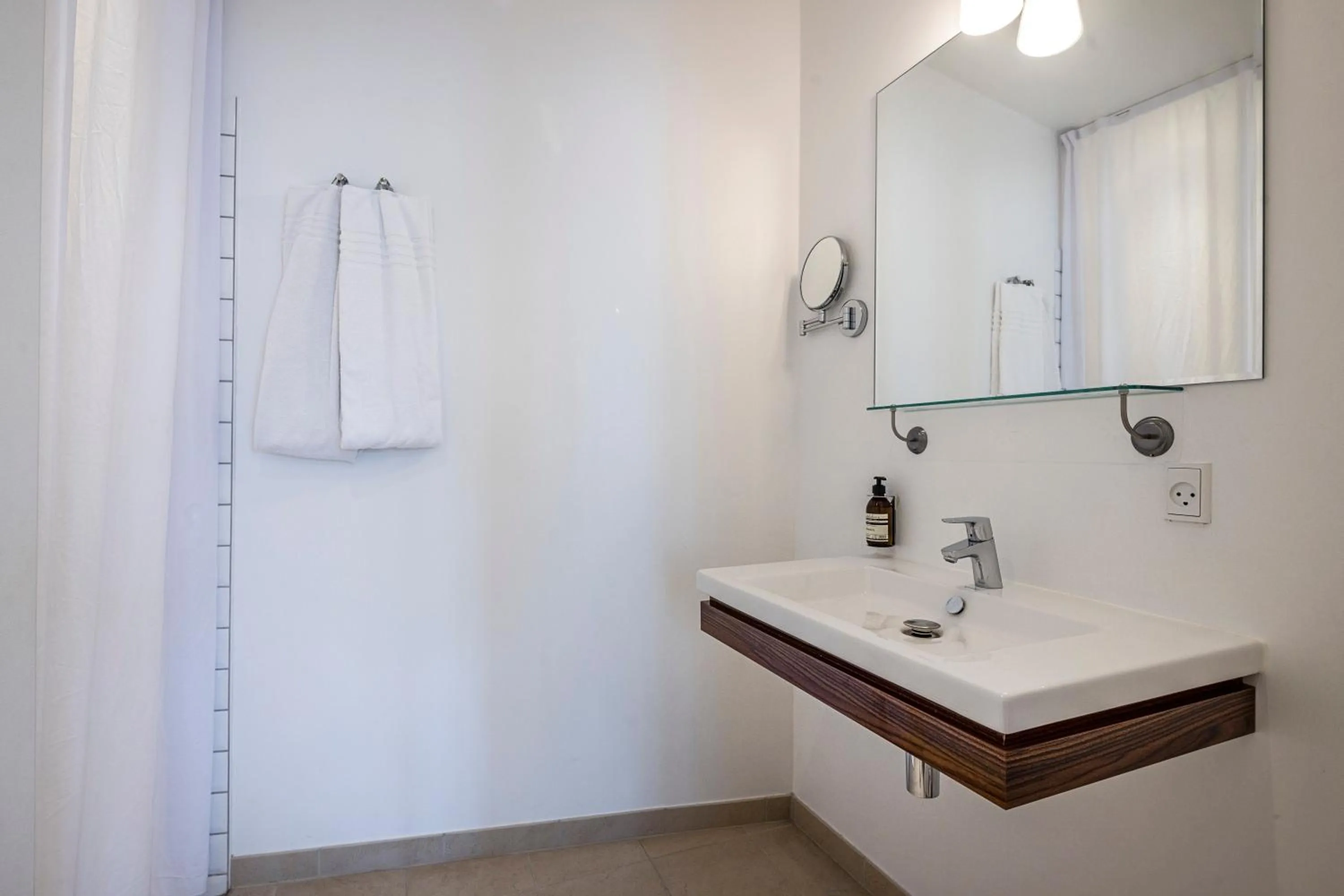 Shower in Stella Maris