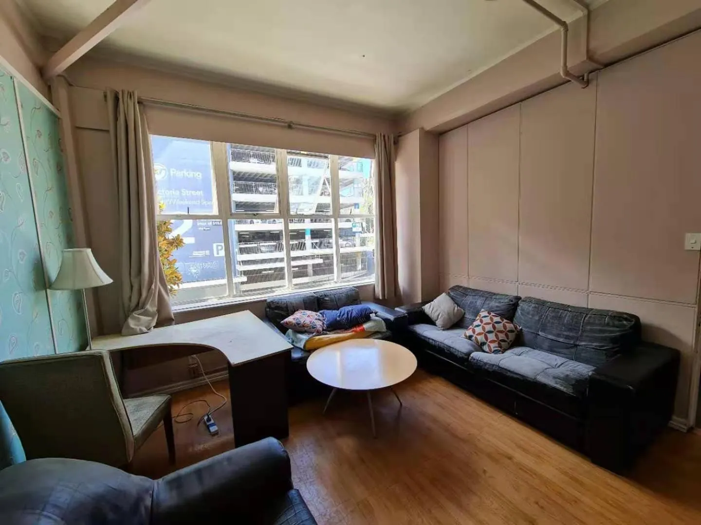 Seating area in Frienz Backpacker