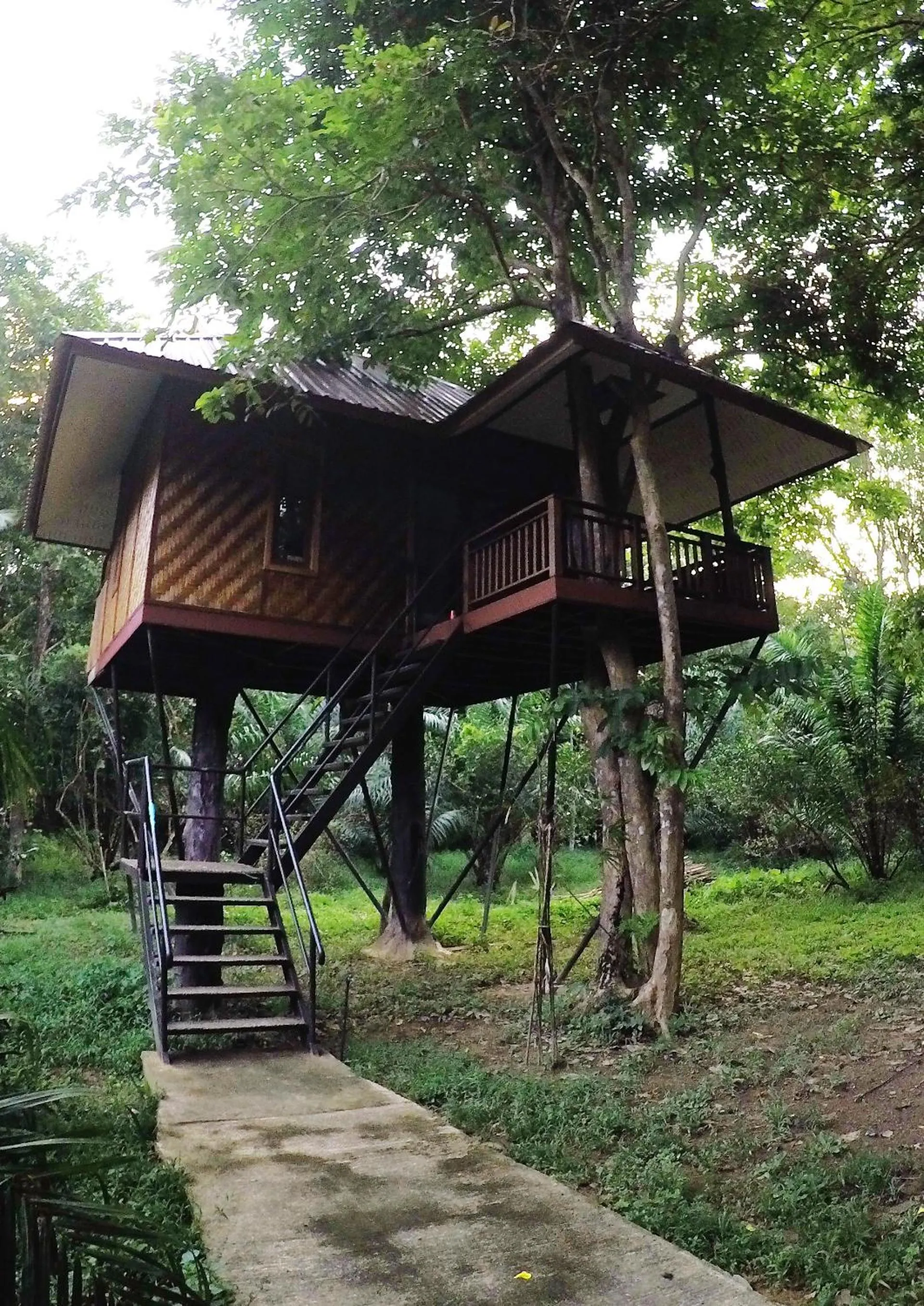 Facade/entrance in Baan Khaosok Resort