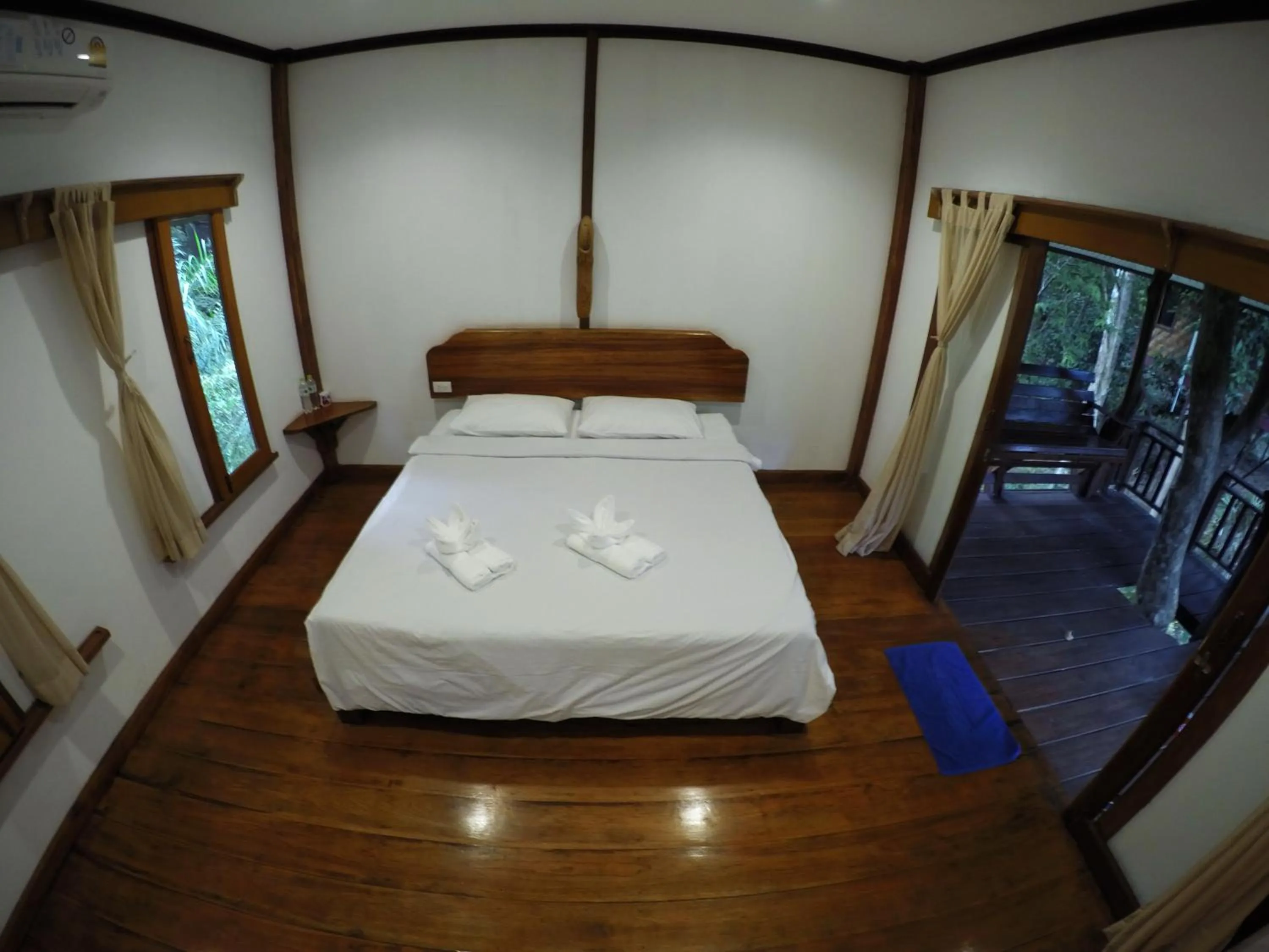 Bed in Baan Khaosok Resort