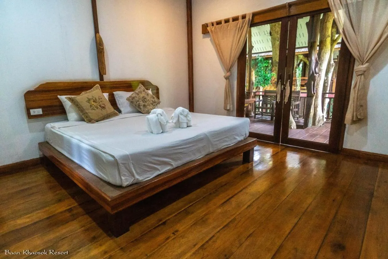 Bed in Baan Khaosok Resort