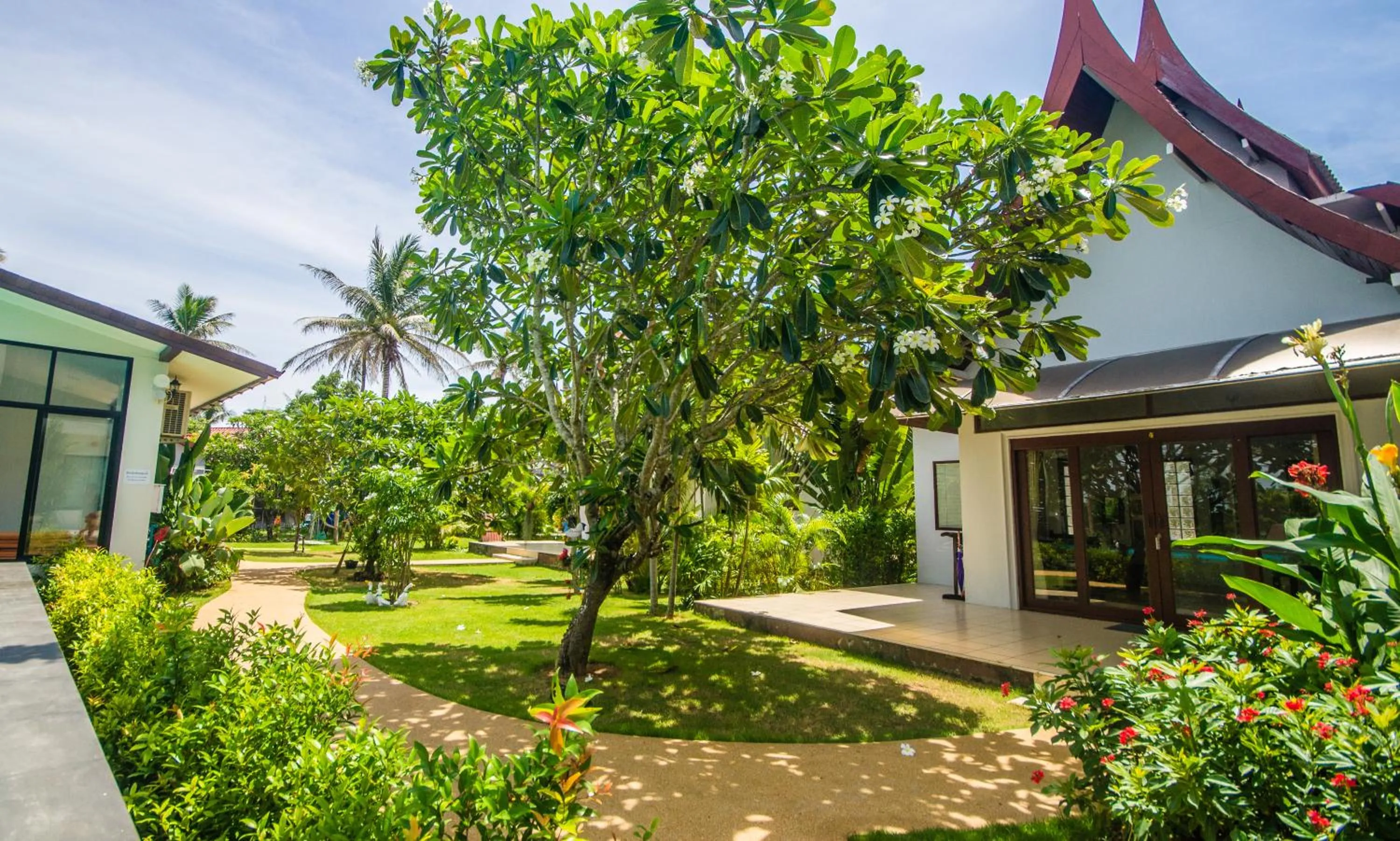 Garden in Nitchanan Villa