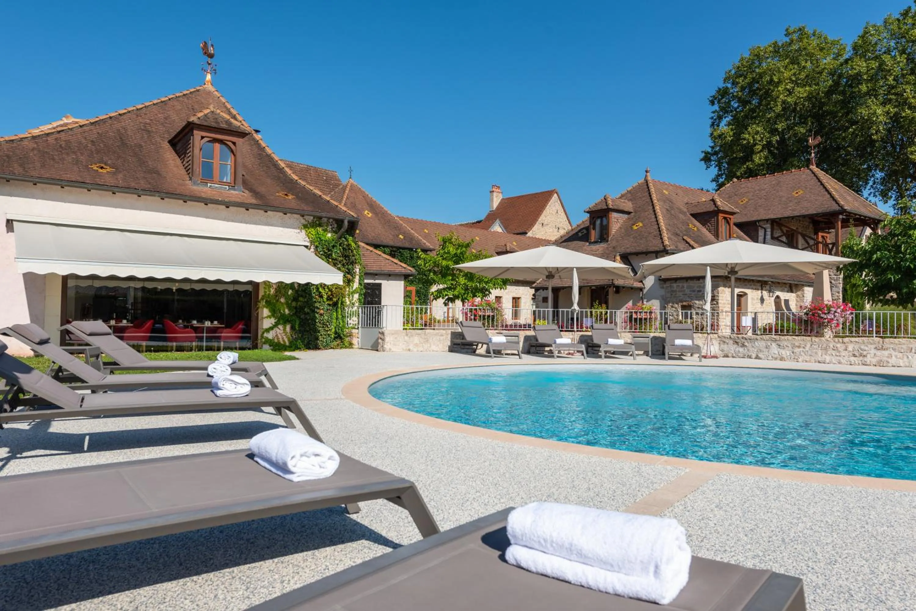 Swimming pool in Hotel Le Clos De La Vouge