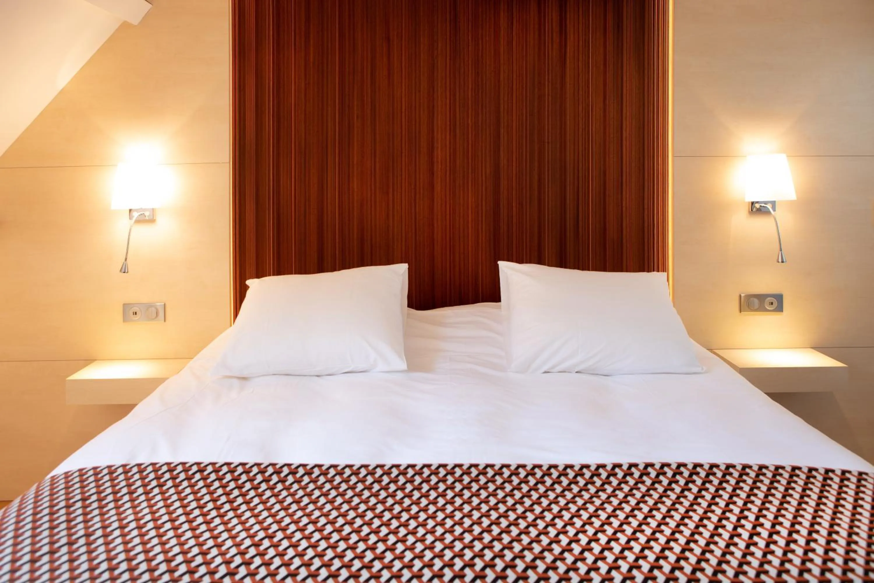 Bed in Hotel Le Clos De La Vouge