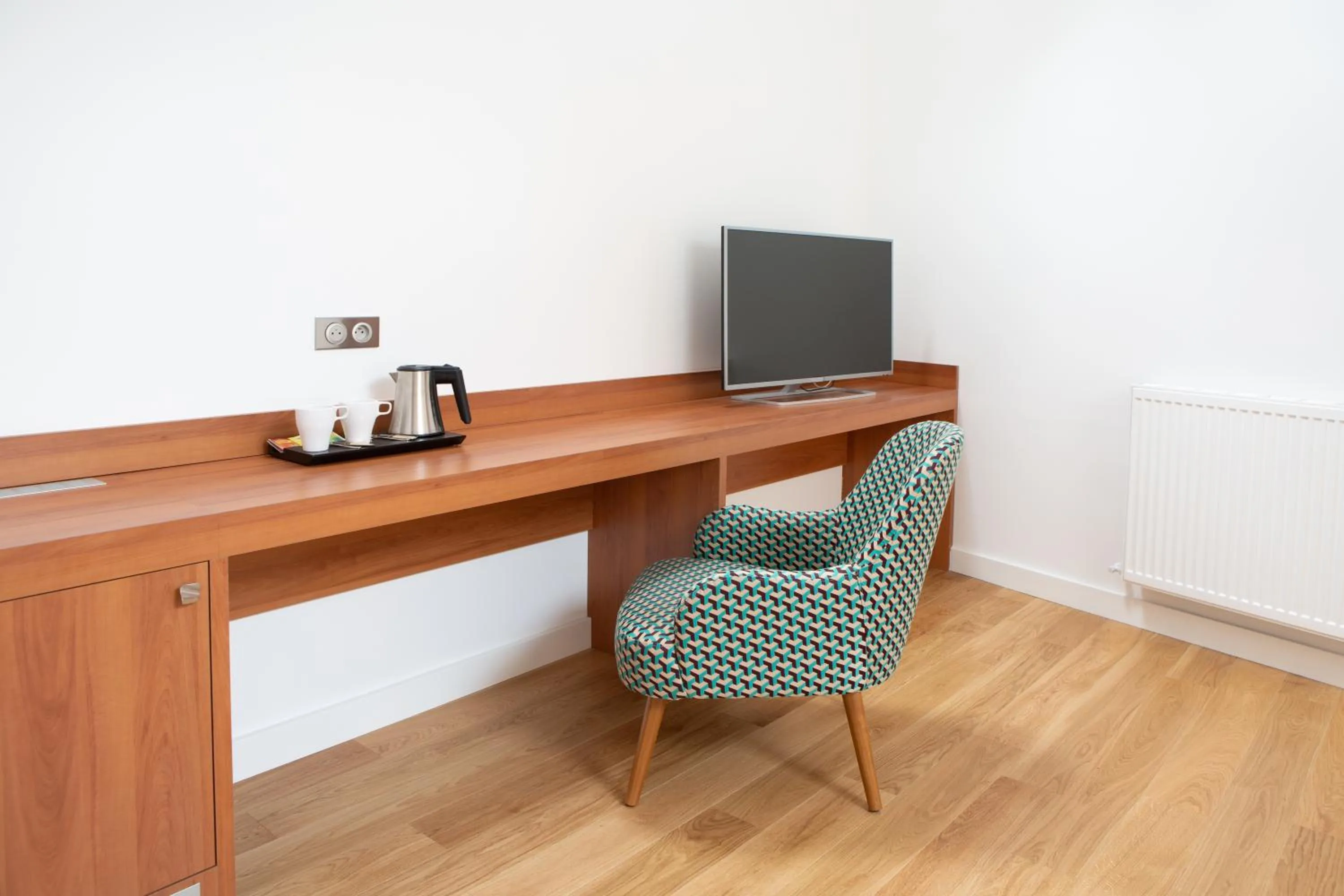 TV and multimedia in Hotel Le Clos De La Vouge